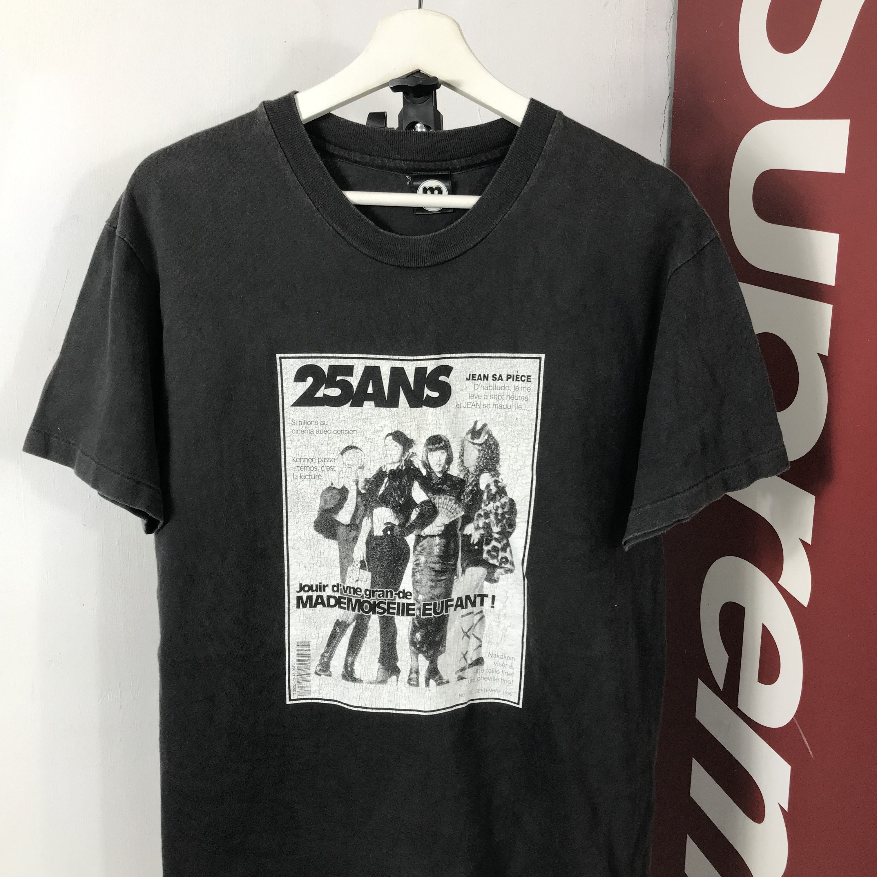 Band Tees VINTAGE 25ANS Cover Magazine Mr. Children Band Tees EUFANTS Size US M / EU 48-50 / 2 - 2 Thumbnail