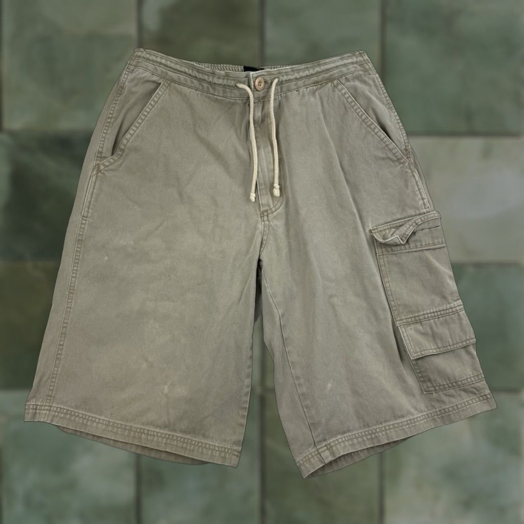 Vintage VINTAGE 26 Red Cargo Shorts Men Adult Medium Khaki Skater Y2K 90s Grunge Casual Size US 31 - 1 Thumbnail