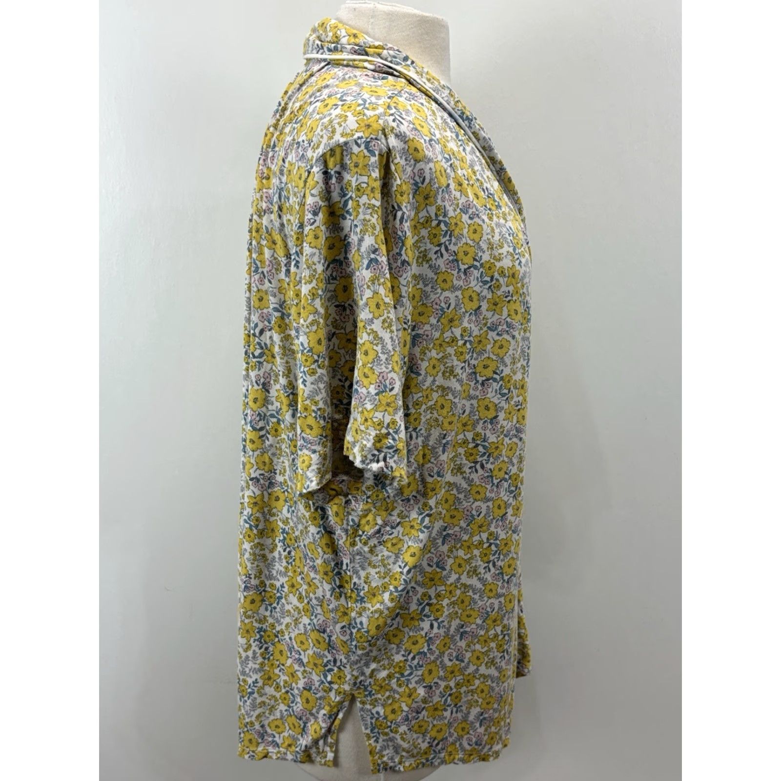 Loft VINTAGE? Wait LOFT is not vintage. So: LOFT Pajama Set | Women's Plus Size 16/18 | Short Sleeve Floral Yellow Rayon Blend 2-Piece Sleepwear Set Size 38" / US 16 / IT 52 - 5 Thumbnail