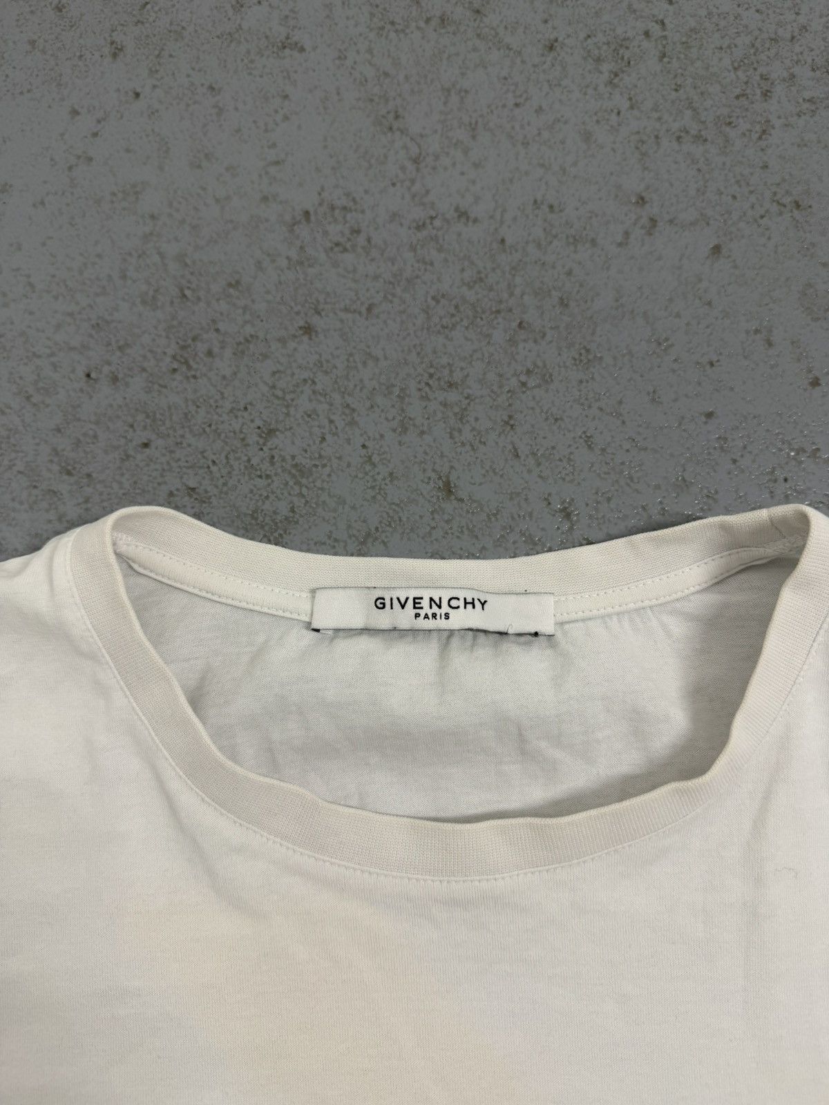 Givenchy Givenchy Rare Back Logo T-Shirt Size US XL / EU 56 / 4 - 4 Thumbnail