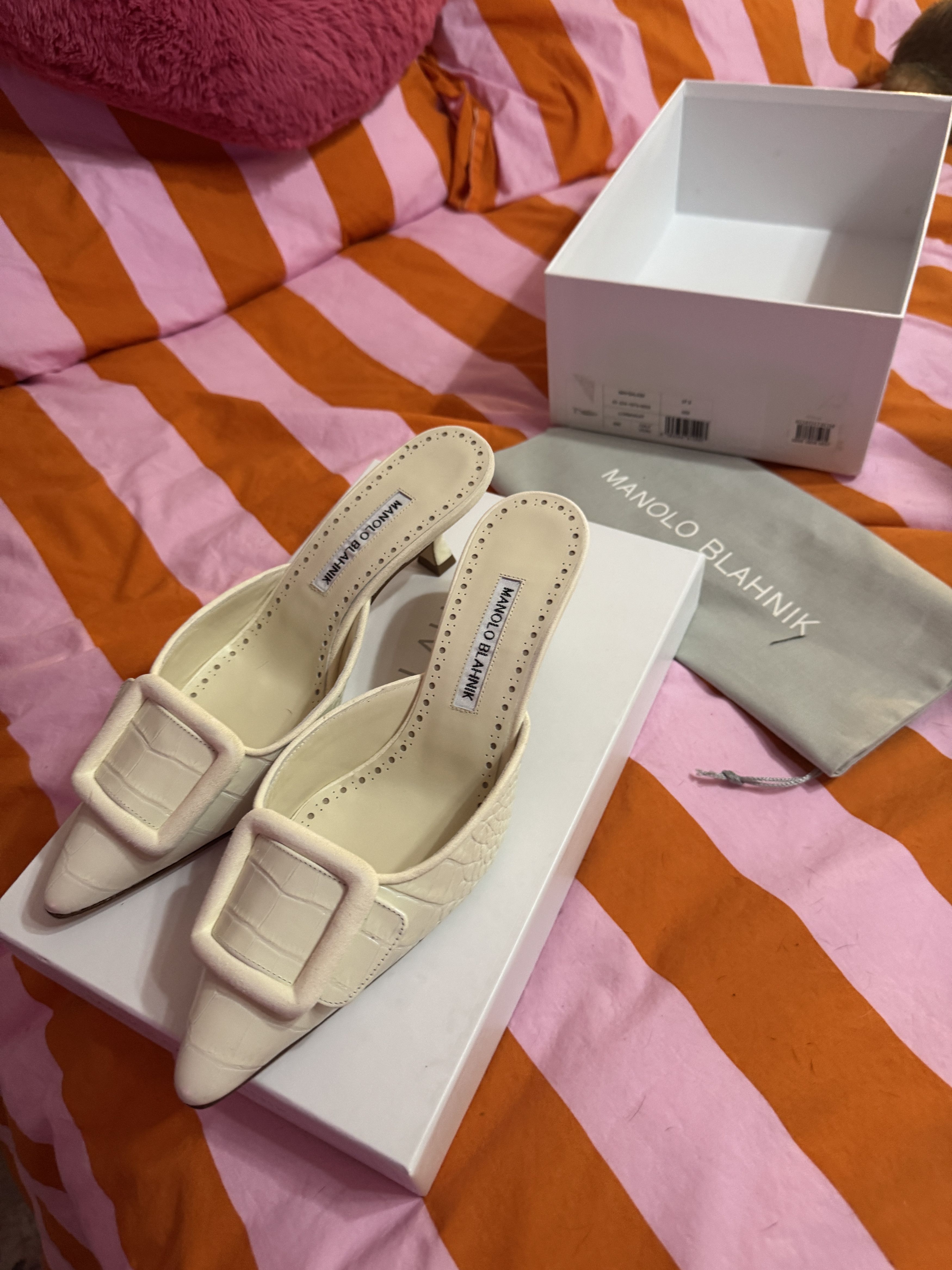 Manolo Blahnik Maysalebi Size US 7.5 / IT 37.5 - 4 Thumbnail