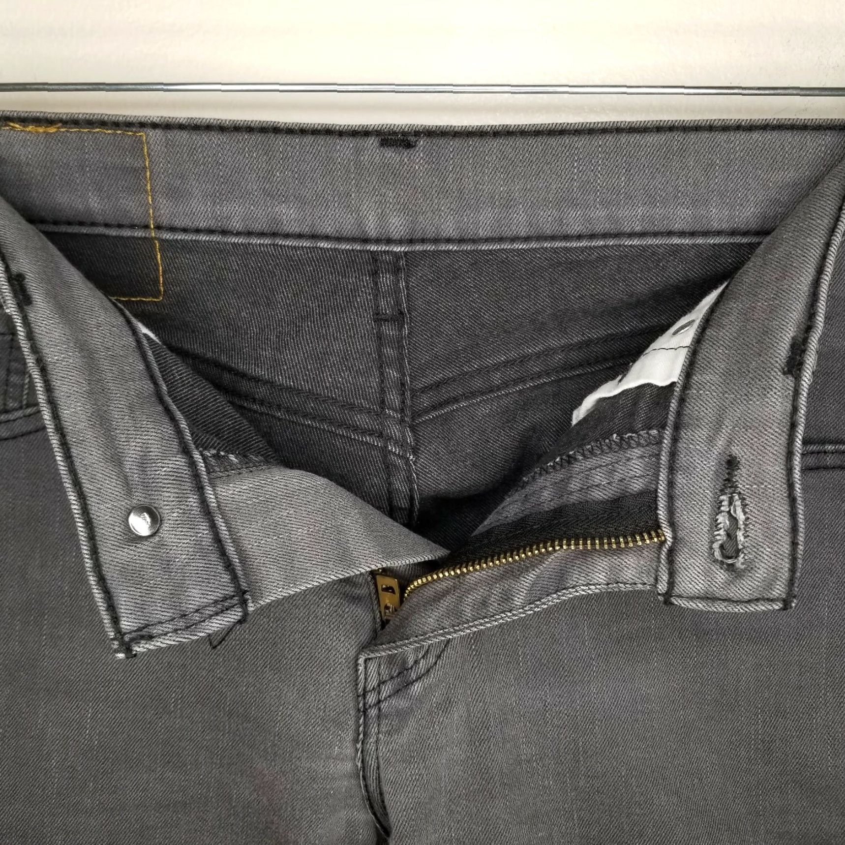 Levi's Levi's 511 Jeans Mens Straight Gray 30x32 Size 30 32 Inseam 32 Regular Color Gray Men Category Jeans Size US 30 / EU 46 - 3 Thumbnail