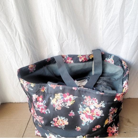 Vera Bradley Like NWT Vera Bradley Drawstring Family Large Tote Size ONE SIZE - 2 Thumbnail