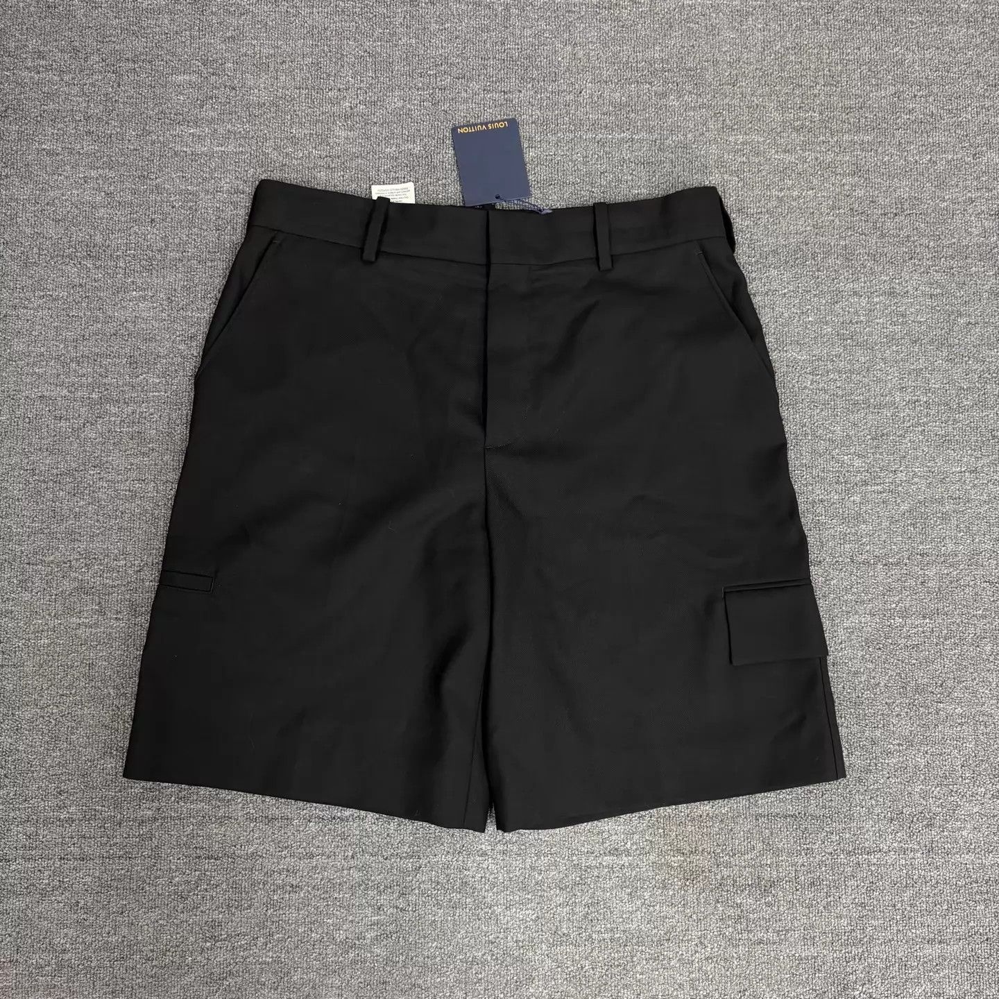 Louis Vuitton Louis Vuitton M 54 Shorts NWT Italy 100% Wool/Cotton/Cupro Size US 38 / EU 54 - 1 Thumbnail