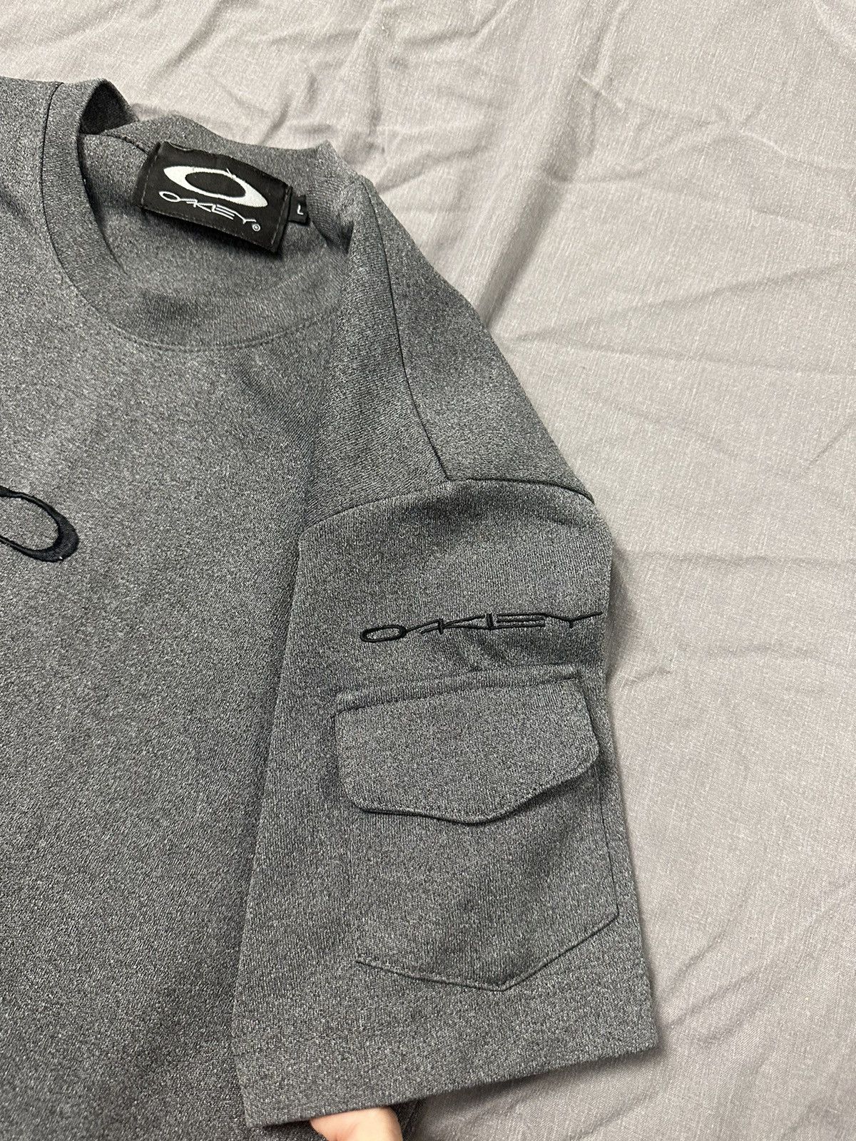 Oakley Oakley Vintage Tee Made in USA Rare Y2K Outdoor Termo shirt Size US L / EU 52-54 / 3 - 3 Thumbnail