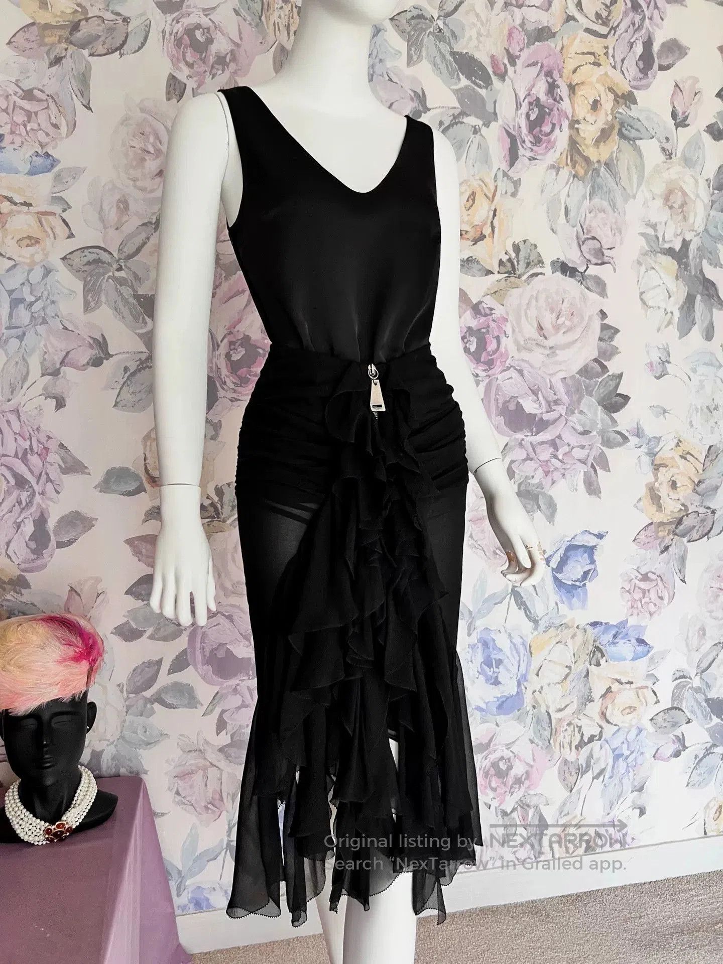 Saint Laurent Paris Saint Laurent Silk Ruffled Skirt. Size 25" / US 0 / IT 36 - 1 Thumbnail