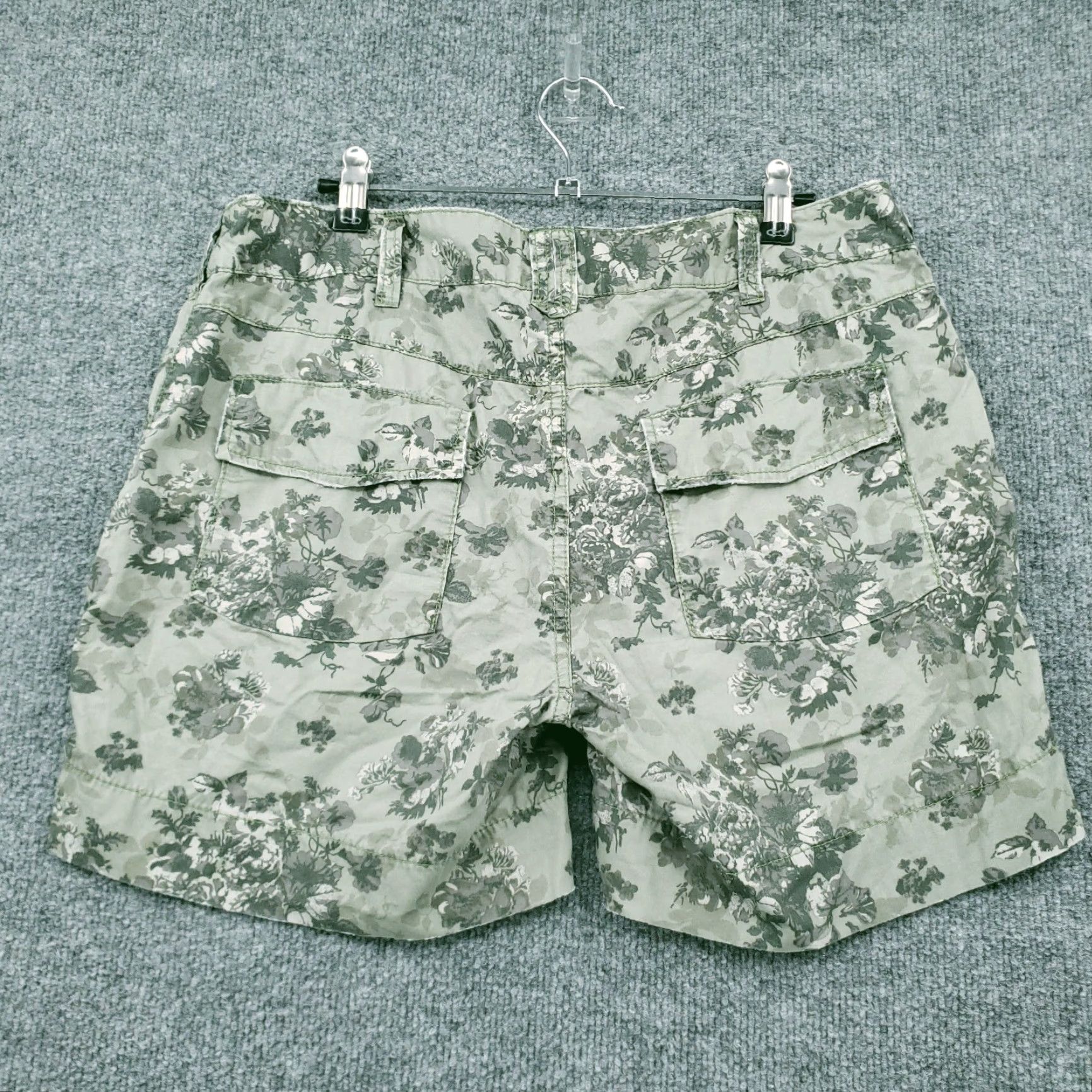 H&M H&M Shorts Womens 19 Green Chino Mid Rise Floral Flat Front Cotton Size 32" / US 10 / IT 46 - 2 Thumbnail