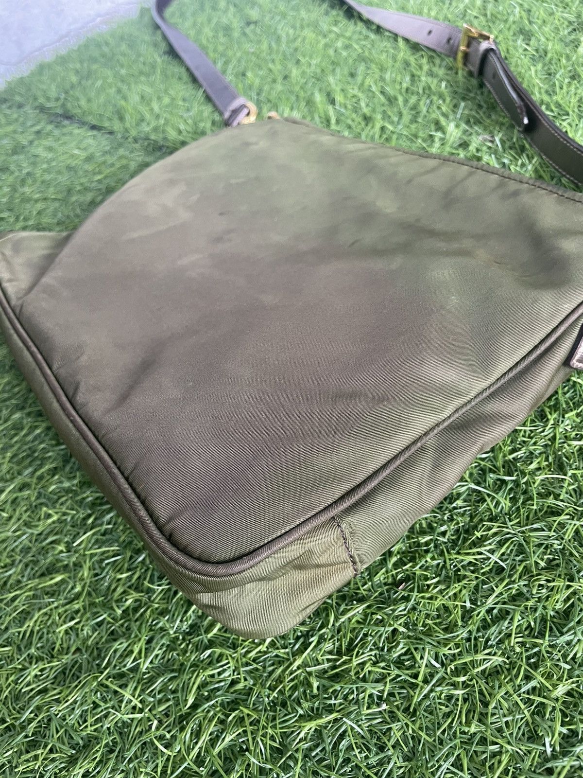 Prada Authentic Vintage PRADA Shoulder Bag Size ONE SIZE - 16 Thumbnail