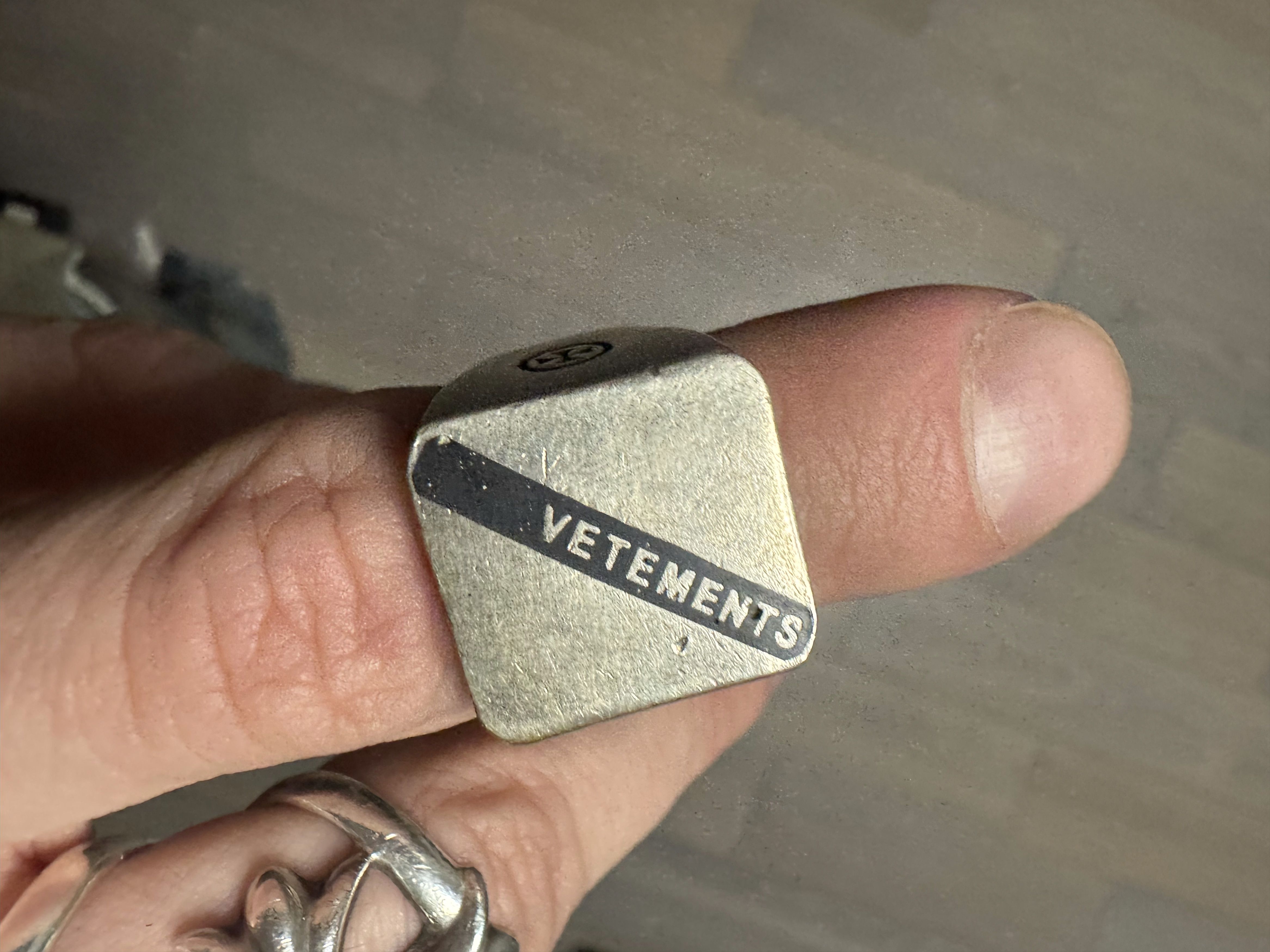 Vetements VETEMENTS Logo Ring Size ONE SIZE - 1 Thumbnail