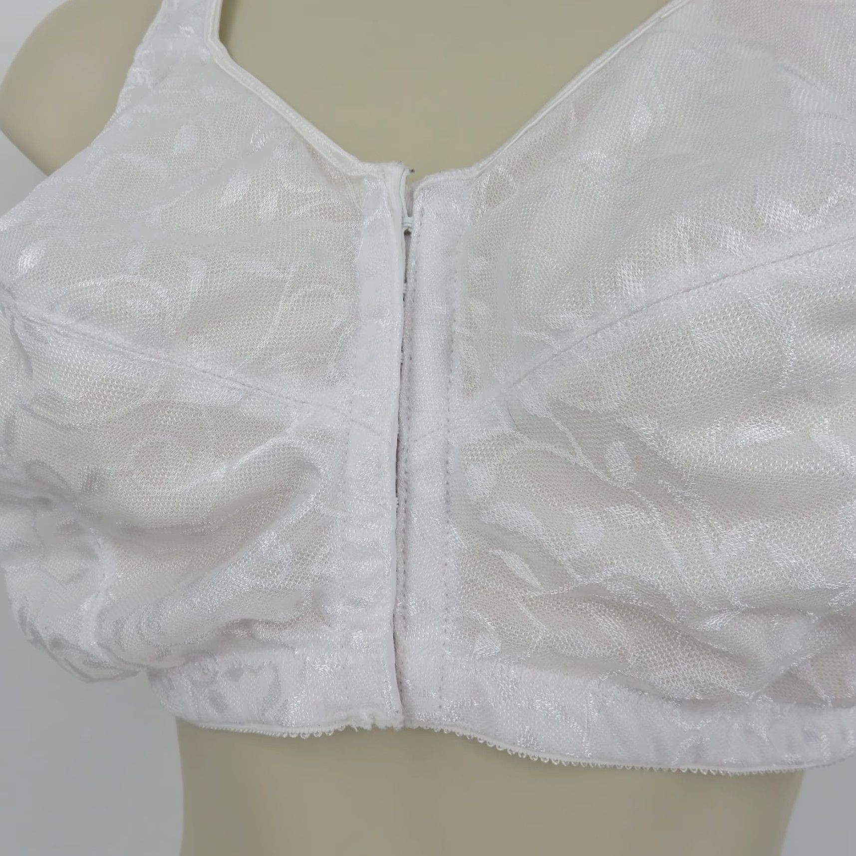 Vintage Playtex 46C Bra White Leaf Front Close No Wire Wireless Unlined Women Plus Size T-Shirt Bra Size ONE SIZE - 4 Thumbnail