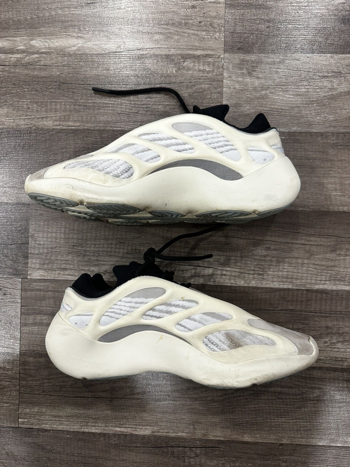 Yeezy Yeezy 700 V3 Azael Size US 10.5 / EU 43-44 - 2 Thumbnail