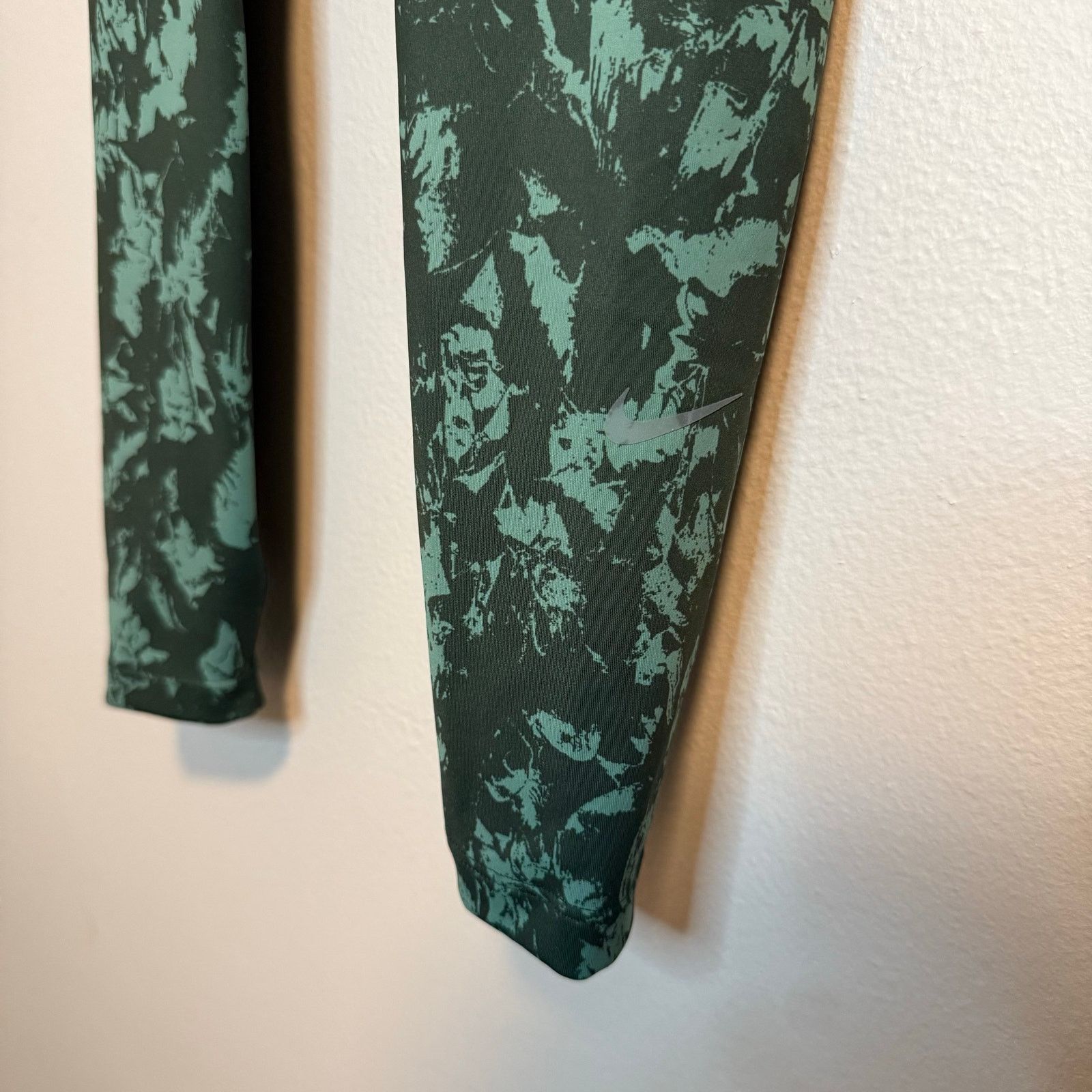 Nike Nike One Green High Rise Leggings 7/8 Women’s Size S New NWT Size 26" / US 2 / IT 38 - 9 Thumbnail