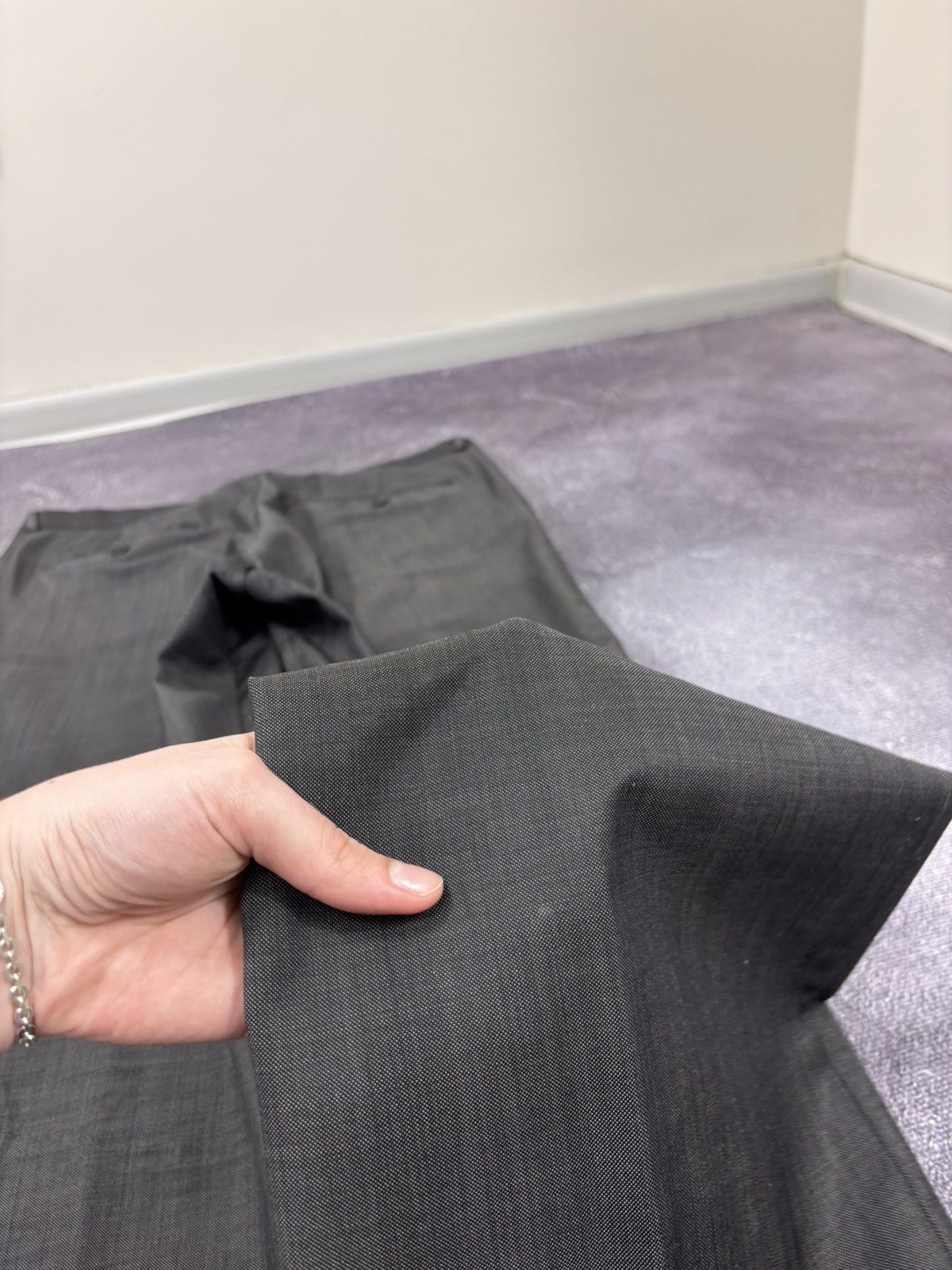 BENVENUTO. Benvenuto Fabrizio Men’s 2-Piece 4 Seasons Grey Wool Suit Size 42R - 22 Thumbnail