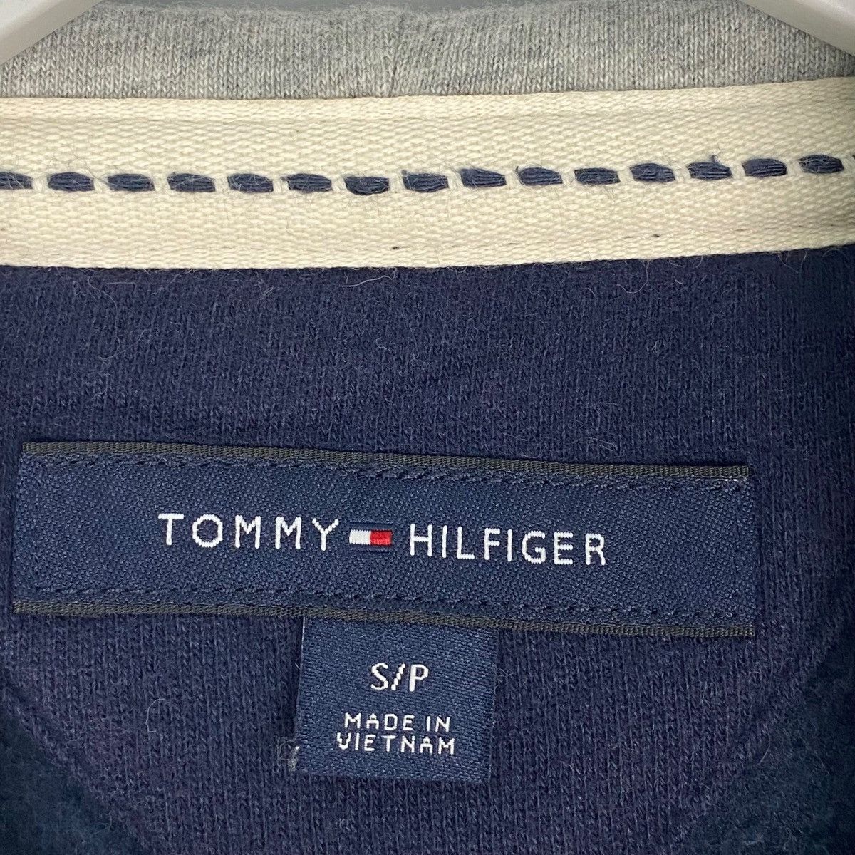 Vintage Vintage Tommy Hilfiger Full Zip Hoodie Sweater NavyBlue Sz S Size US S / EU 44-46 / 1 - 7 Thumbnail