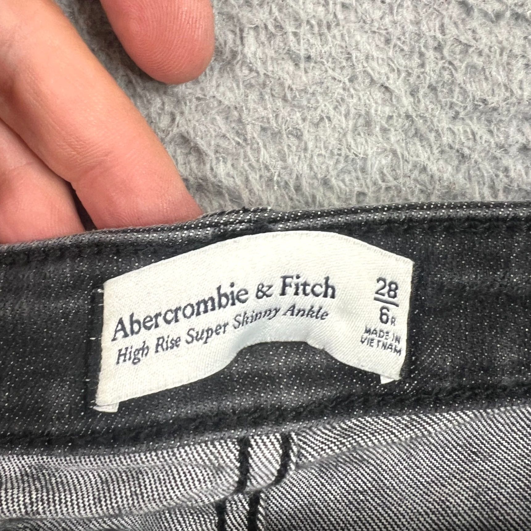 Abercrombie & Fitch Abercrombie & Fitch Jeans Women's 6 High Rise Super Skinny Gray Leopard Print 5-Pocket Denim with Logo Inseam 26 inches Size 6 Womens Size 28" / US 6 / IT 42 - 6 Thumbnail