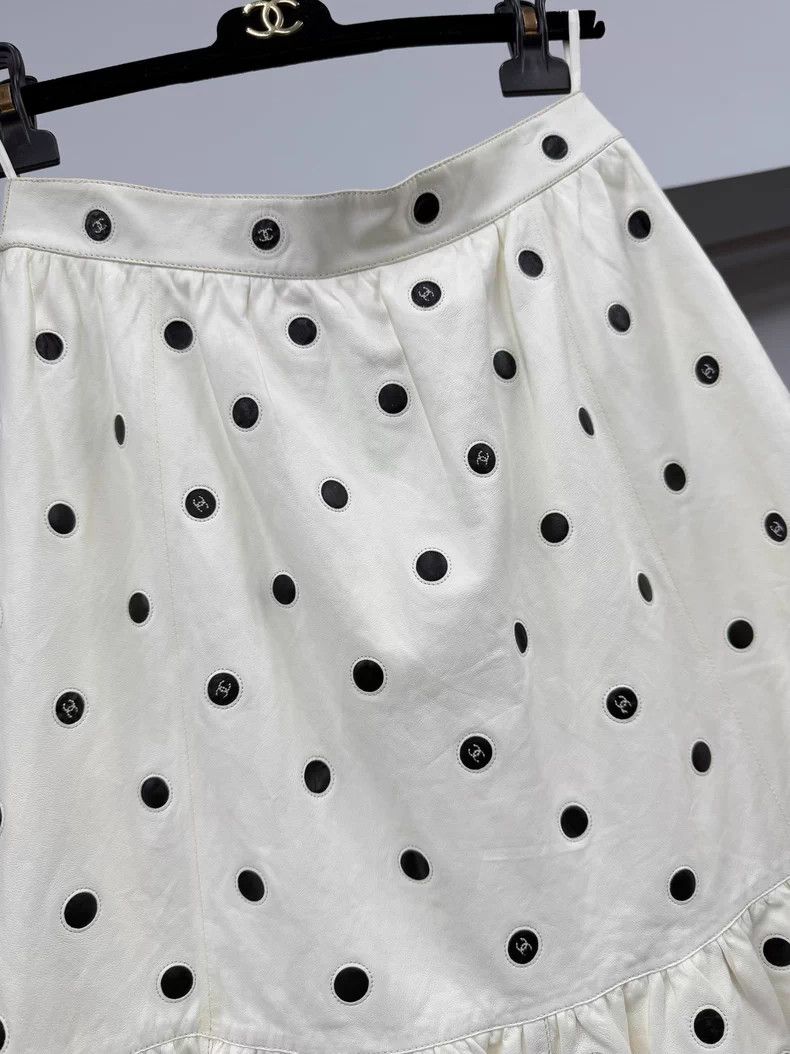 Chanel Chanel 23S black and white polkidot leather skirt Size 25" / US 0 / IT 36 - 2 Thumbnail
