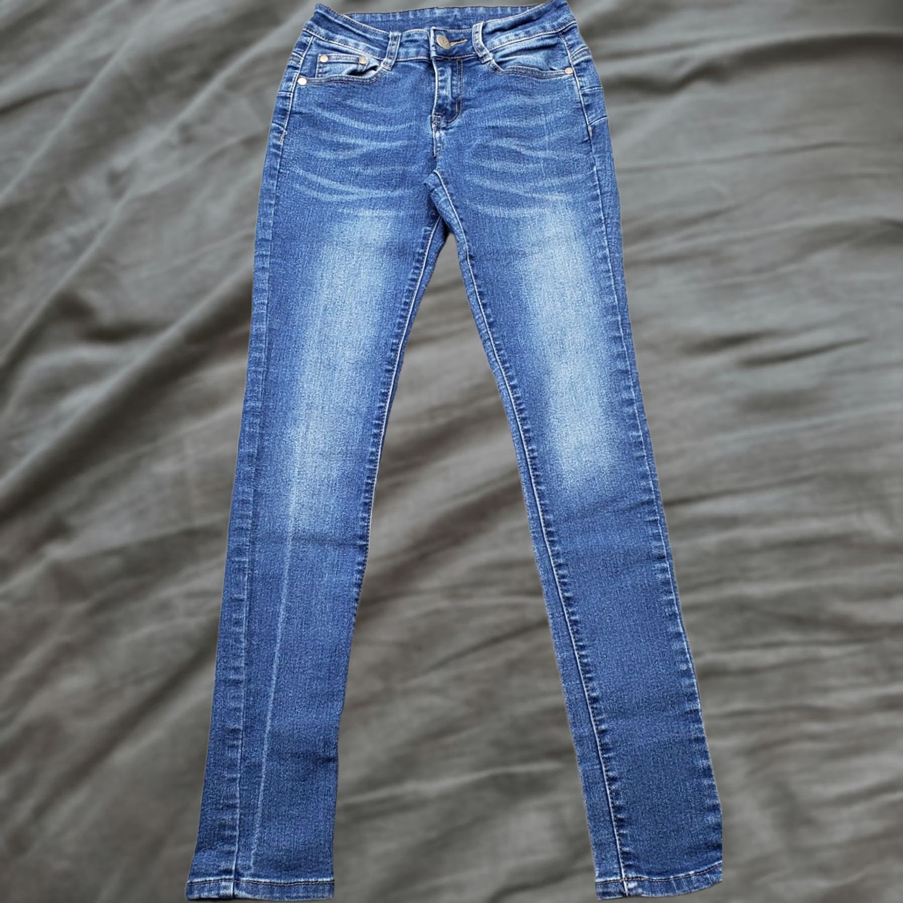 Vintage BOB Skinny Jeans Women's 1/2 Blue Denim Medium Wash Whiskered Low Waist Jeans Womens Blue Denim Slim Fit 1/2 (Note: "Jeans" limits repetition) Size 25" / US 0 / IT 36 - 1 Thumbnail