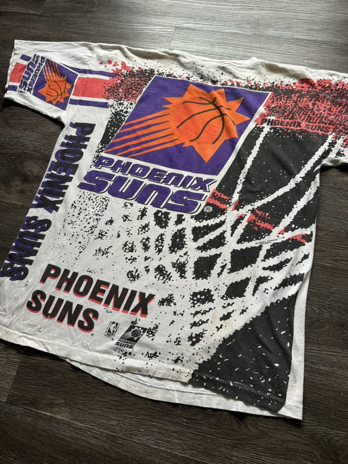 NBA × Vintage VTG 90s NBA PHOENIX SUNS MAGIC JOHNSON BIG PRINT AOP T-SHIRT Size US L / EU 52-54 / 3 - 7 Thumbnail