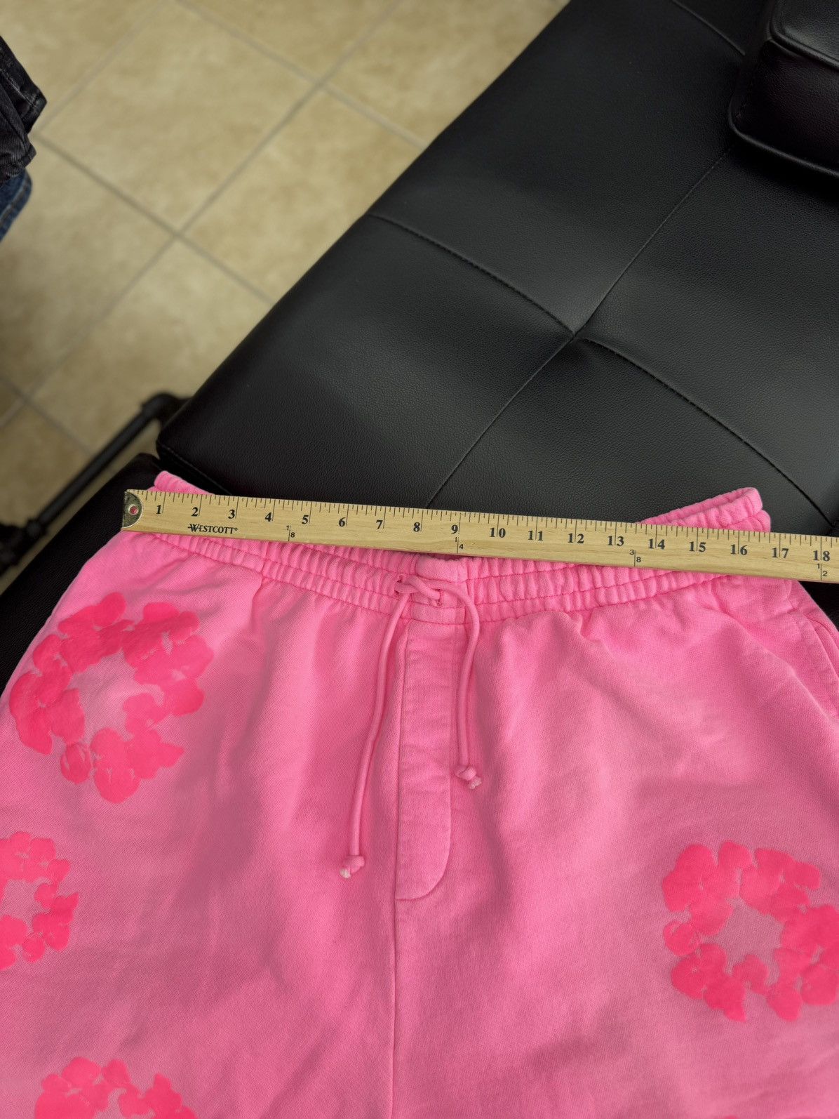DENIM TEARS Denim Tears 2025 Cotton Wreath Shorts Pink Size XXL Size US 38 / EU 54 - 7 Thumbnail