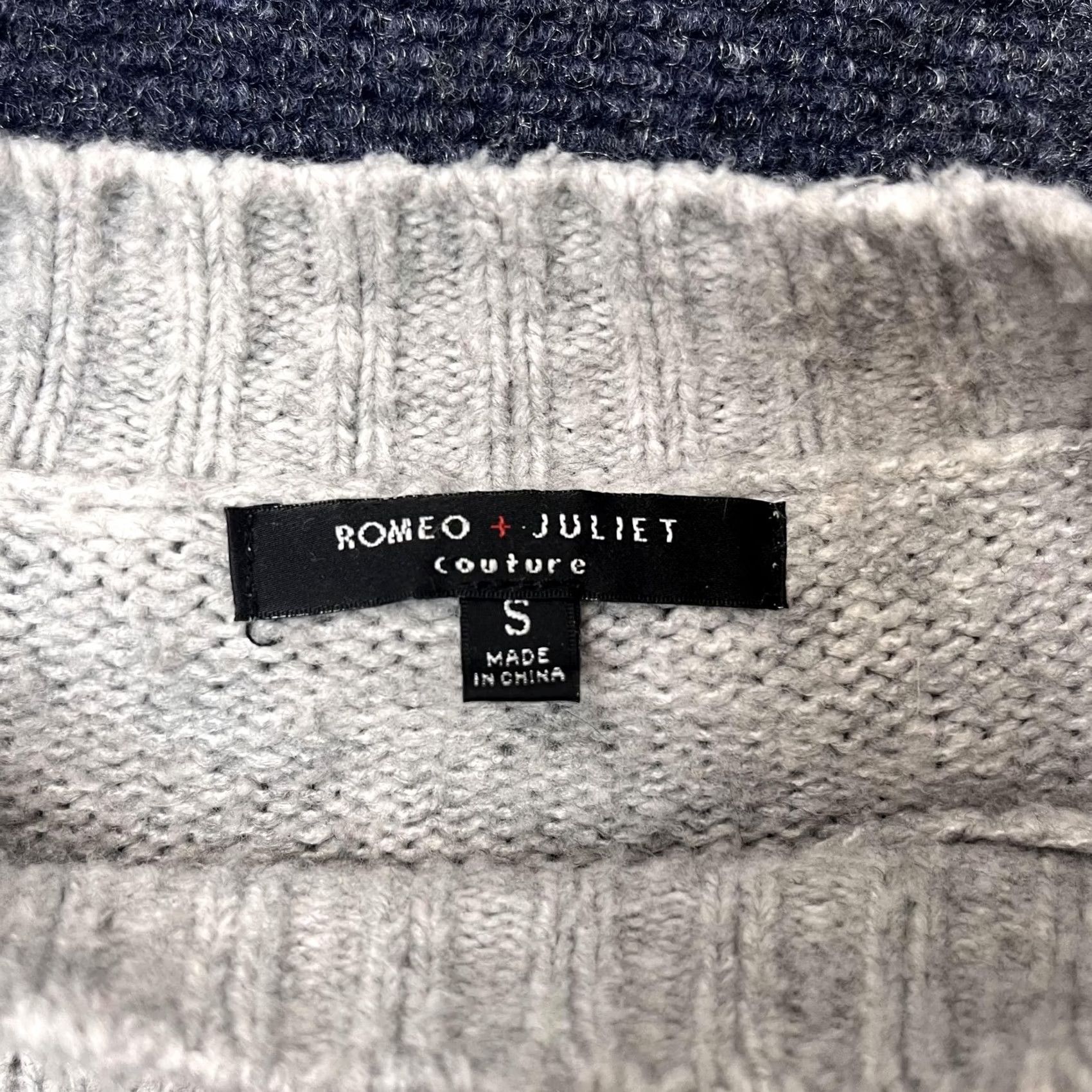 Vintage Romeo + Juliet Couture Sweater Womens Small Gray Floral Embroidered Crewneck Size S / US 4 / IT 40 - 2 Thumbnail