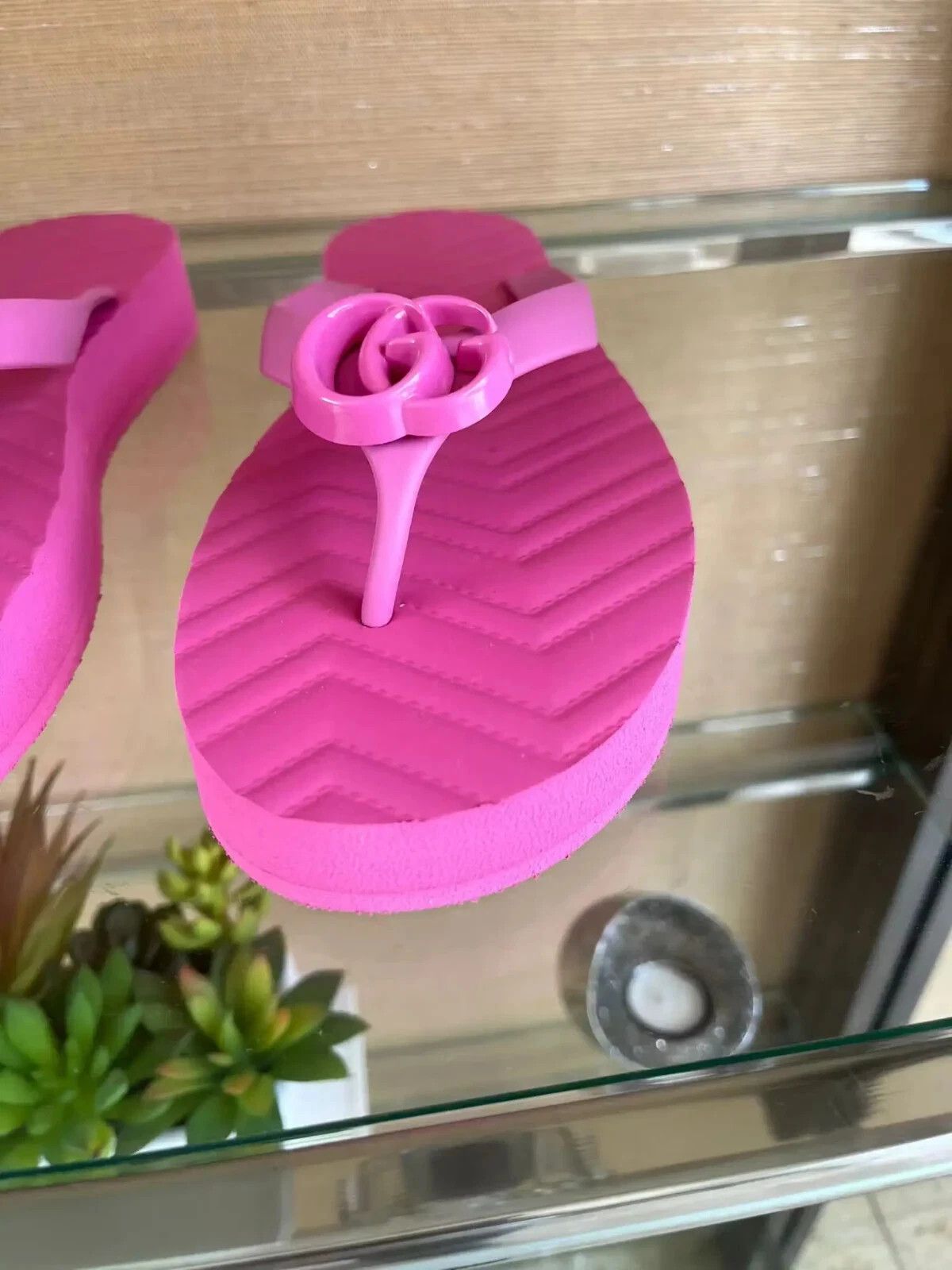 Gucci o1rshd1 Chevron Flip Flops in Pink Size US 12 / IT 42 - 9 Thumbnail