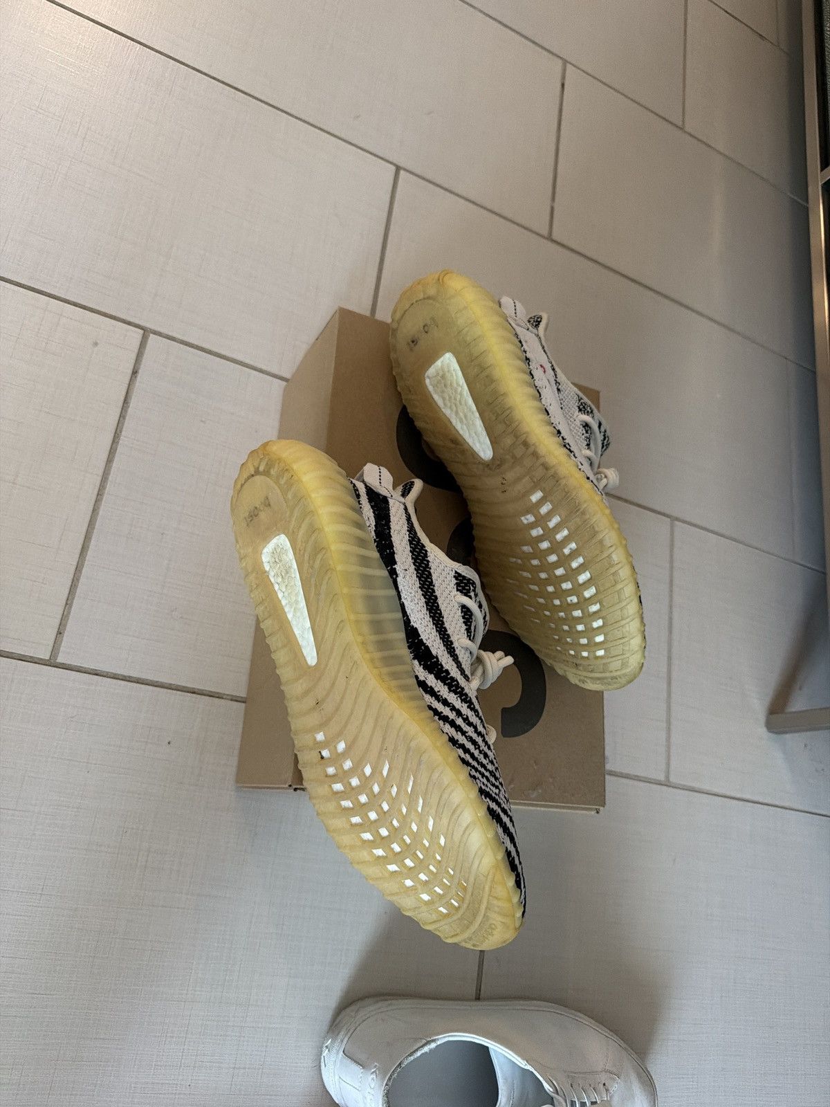 Yeezy Yeezy zebra 350 Size US 13 / EU 46 - 6 Thumbnail