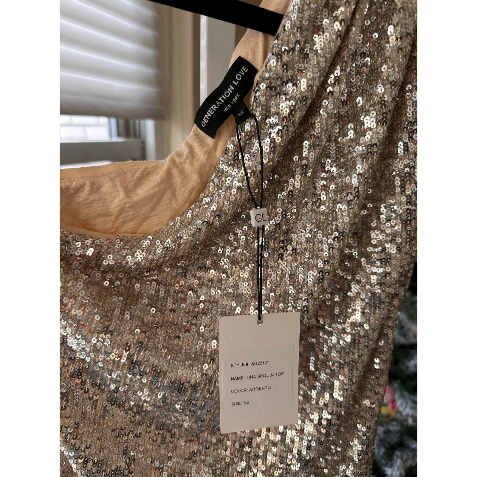Generation Love NWT Generation Love Tina Sequin Top Argento size XS Size XS / US 0-2 / IT 36-38 - 3 Thumbnail