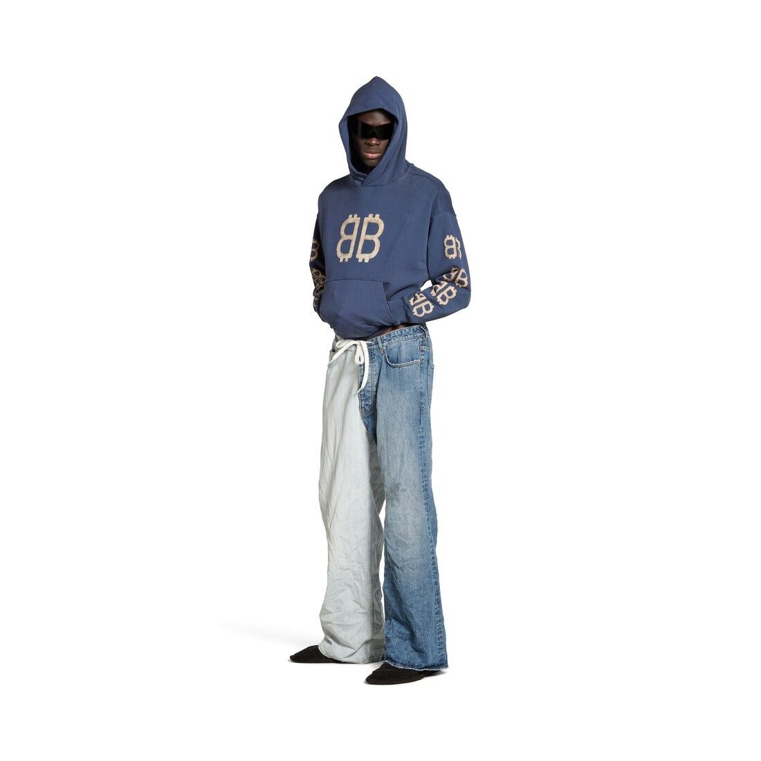 Balenciaga o1srvl11e1025 Crypto Hoodie Medium Fit in Blue Size US XL / EU 56 / 4 - 2 Thumbnail