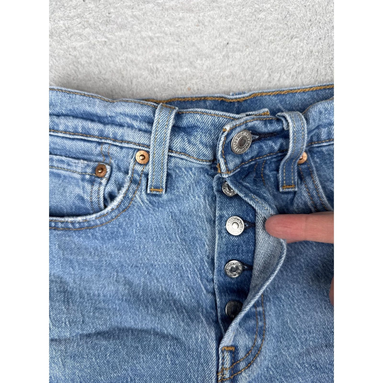 Levi's Levis 501 Shorts Womens 26x3 Blue High Rise Denim Cutoff Button Fly Frayed Hem Size 26" / US 2 / IT 38 - 6 Thumbnail