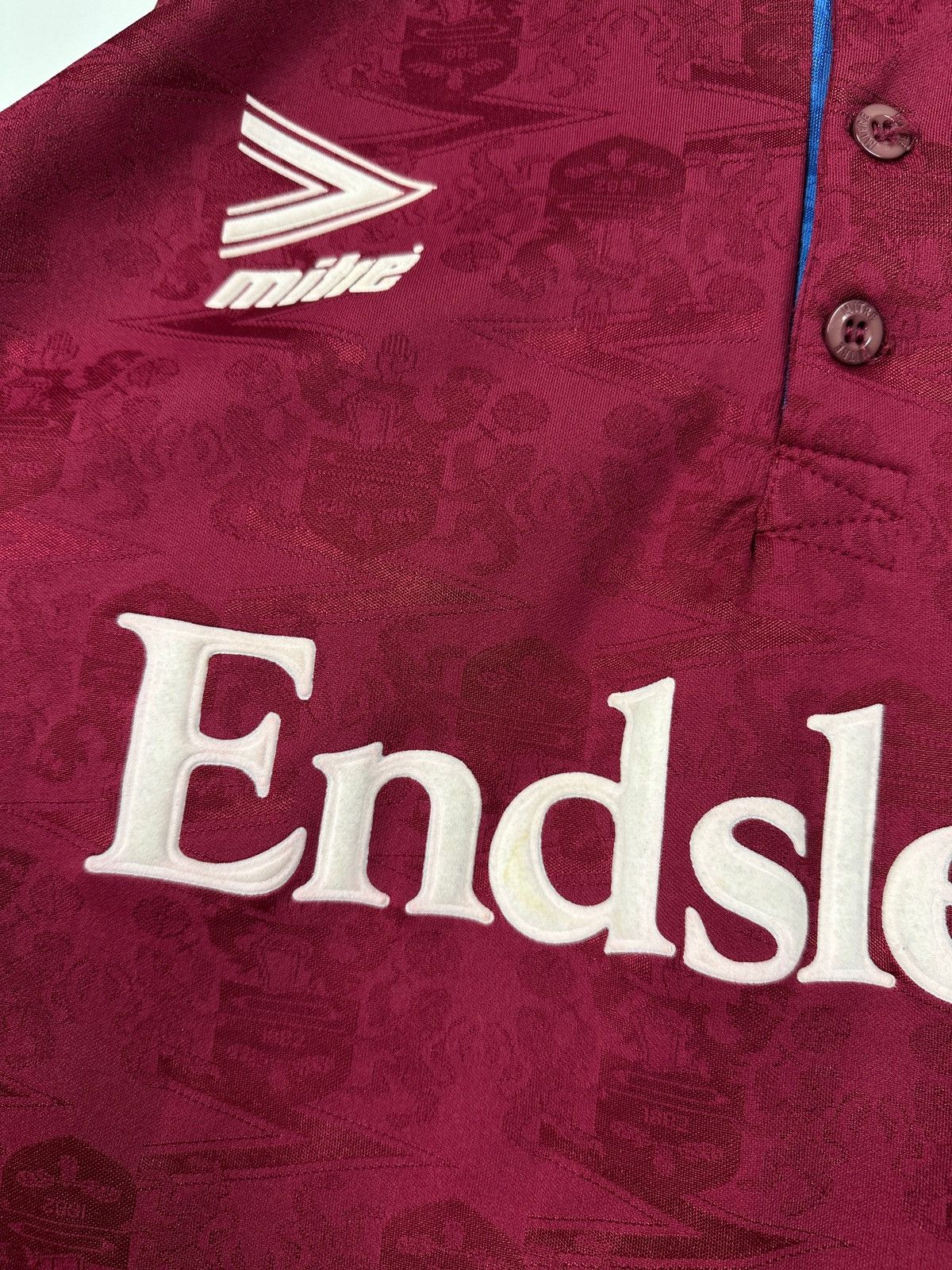 Vintage 1993/95 Mitre Burnley FC Vintage Home Soccer Jersey Size US L / EU 52-54 / 3 - 10 Thumbnail