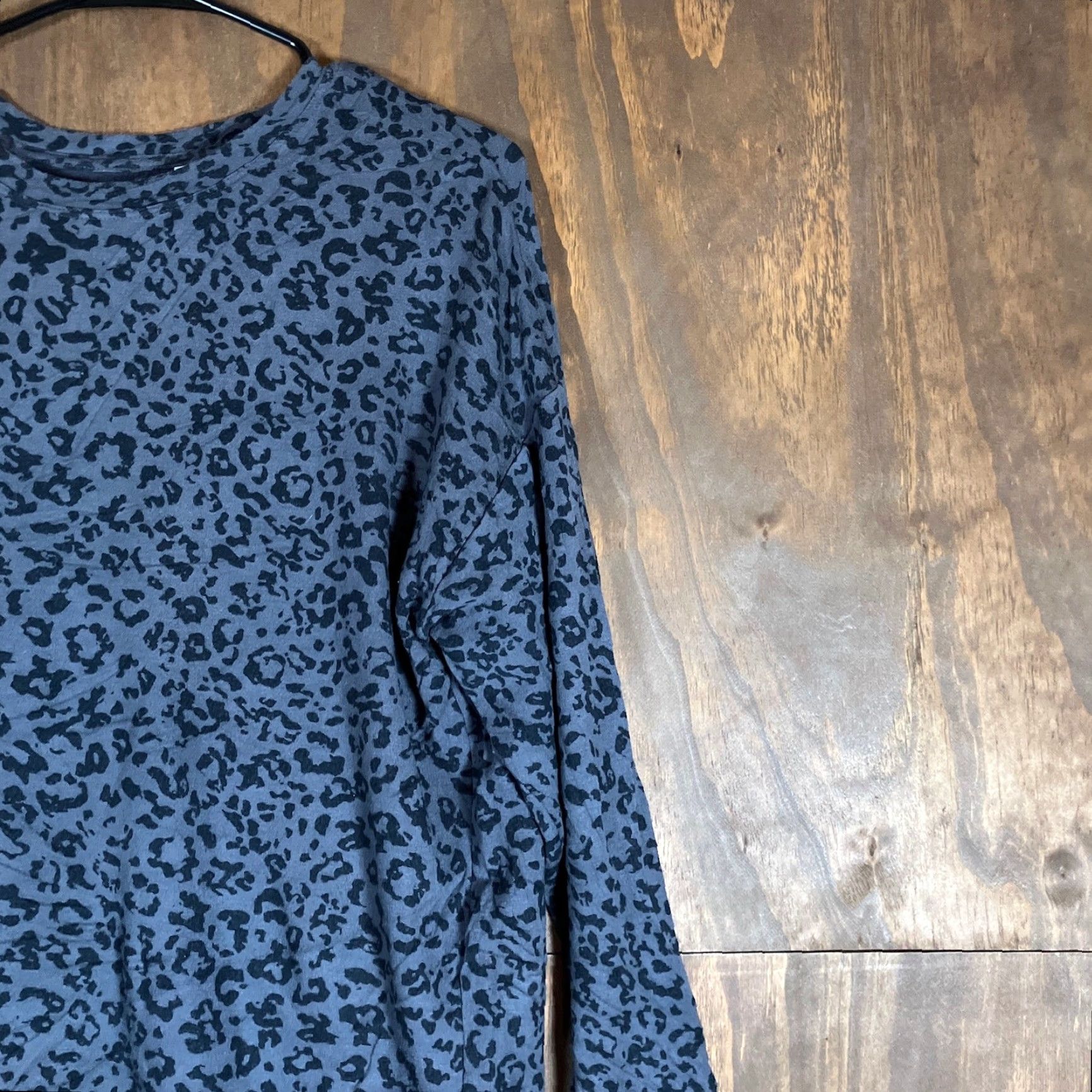 Athleta Athleta Womens Sweatshirt Gray Pure Luxe Leopard Crew Neck Pullover S Stretch Regular Long Sleeve Casual Lounge Athleisure Womens Size S / US 4 / IT 40 - 5 Thumbnail