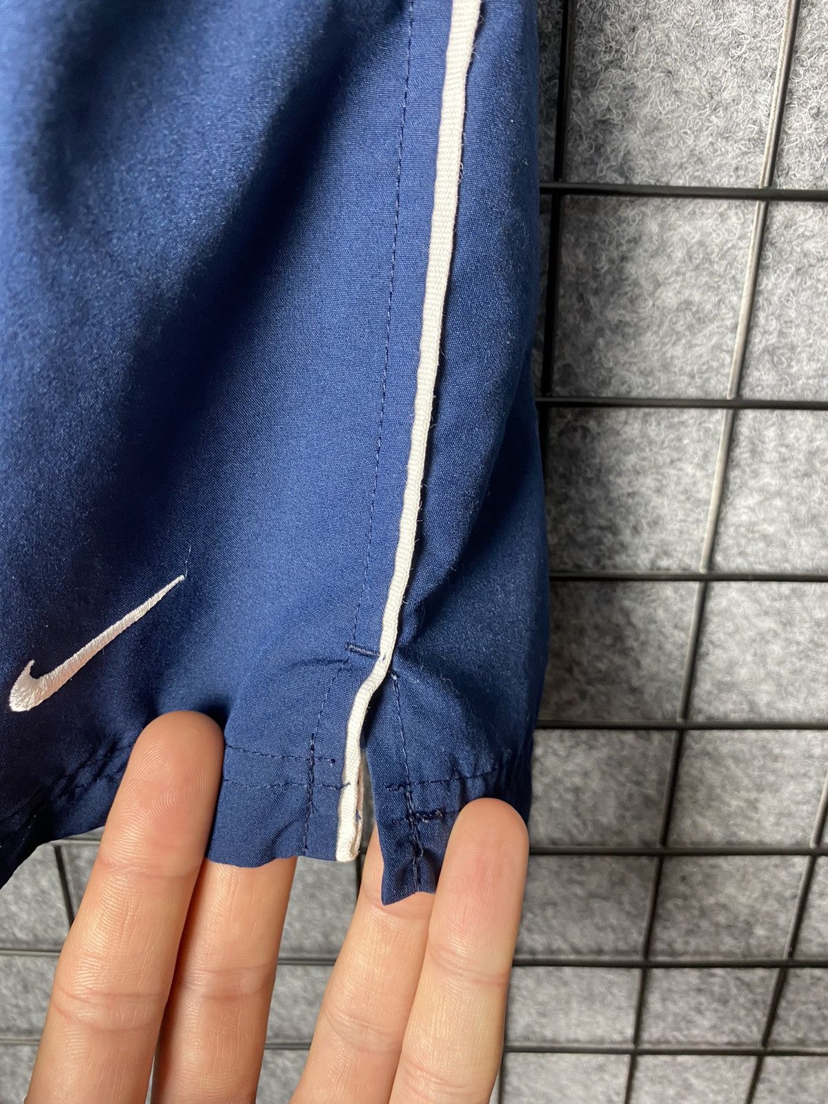 Nike × Vintage Nike Vintage Sportswear Swoosh Logo Shorts Size L Size US 34 / EU 50 - 4 Thumbnail