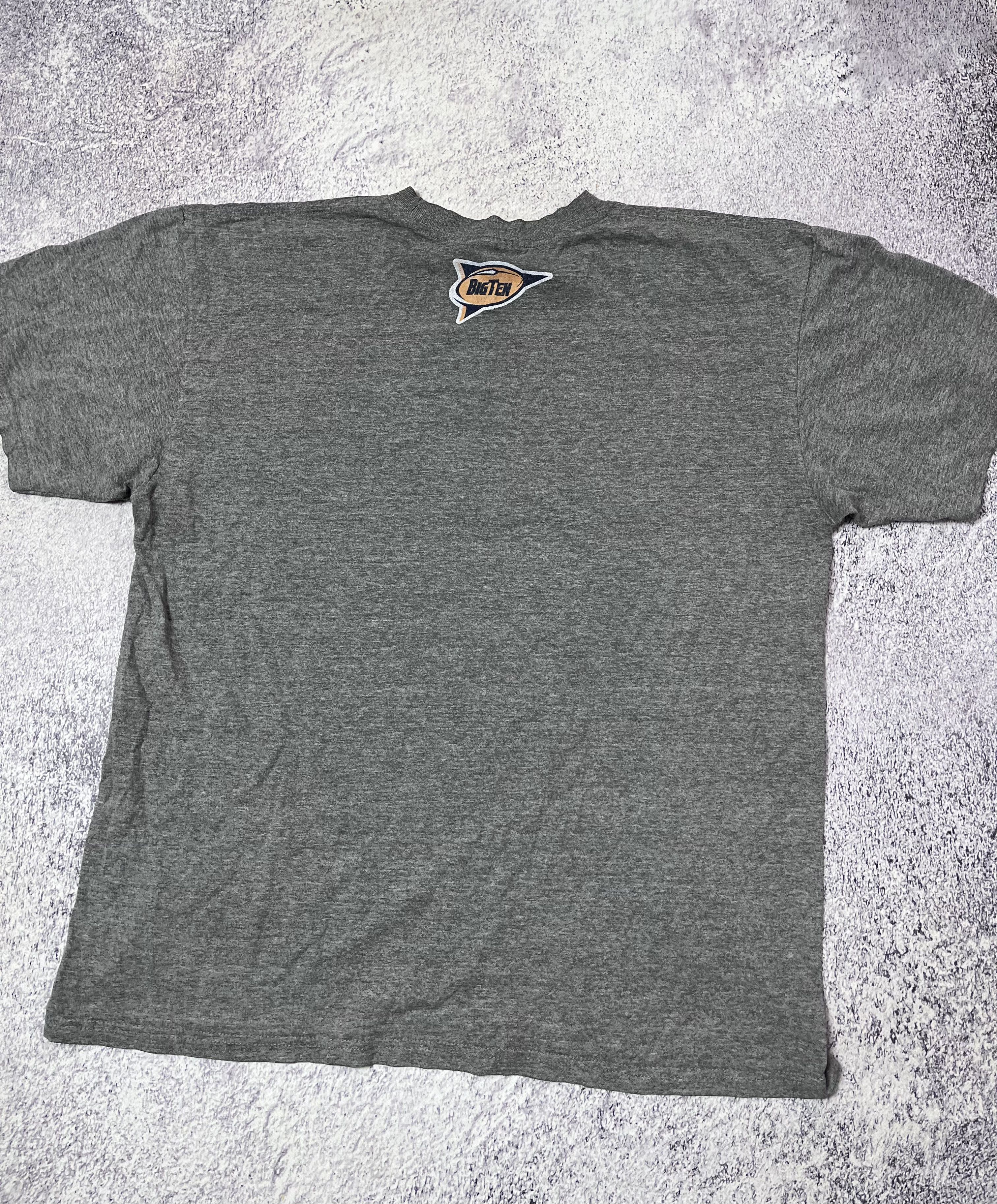 Nike × Vintage Vintage men’s T-shirt Nike Team sport ILLINOIS FOOTBALL Size US XL / EU 56 / 4 - 19 Thumbnail