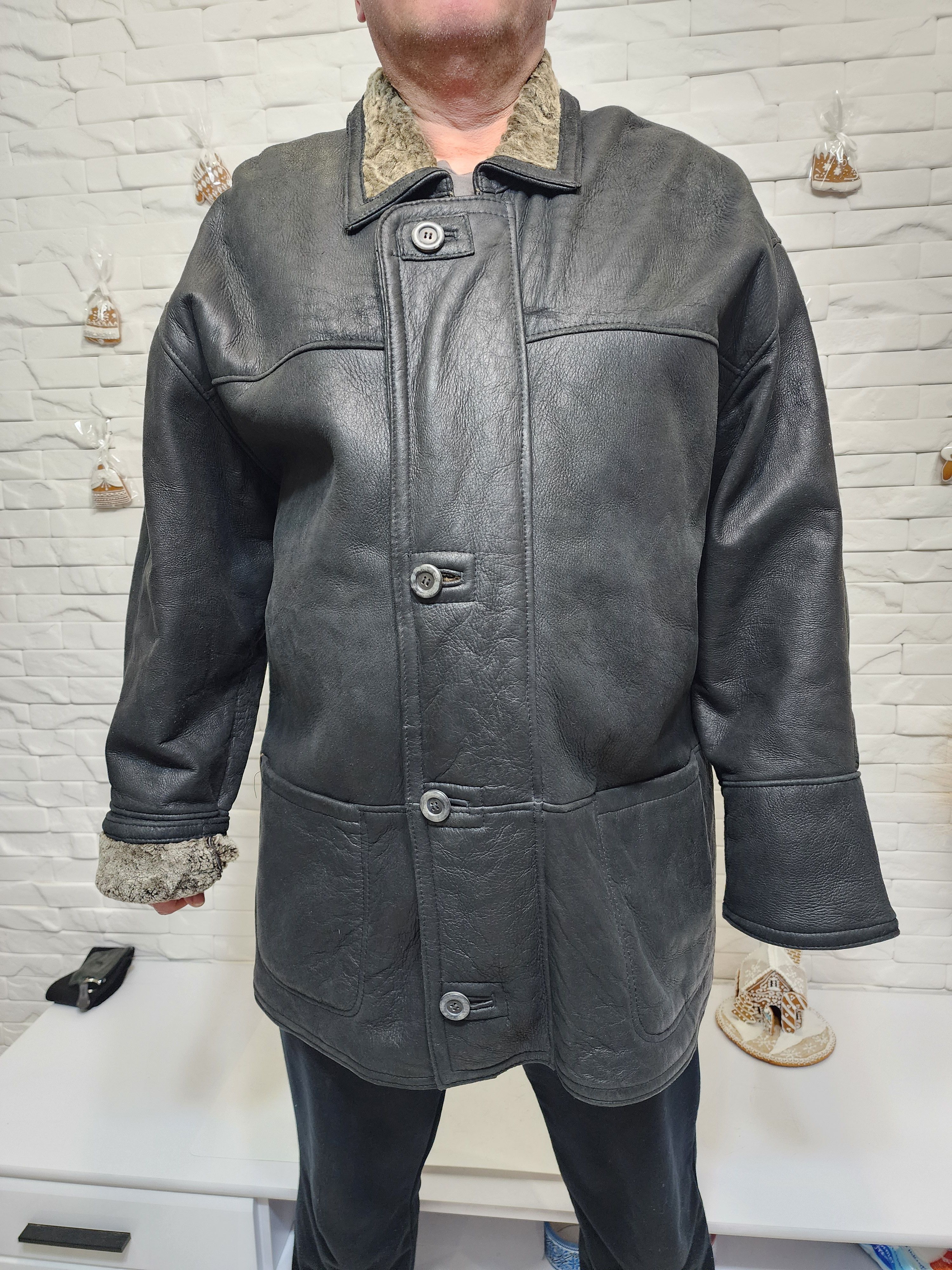 Uniqlo Men's Black Sheepskin Coat: Genuine Fur, Zipper Closure Size US XL / EU 56 / 4 - 1 Thumbnail