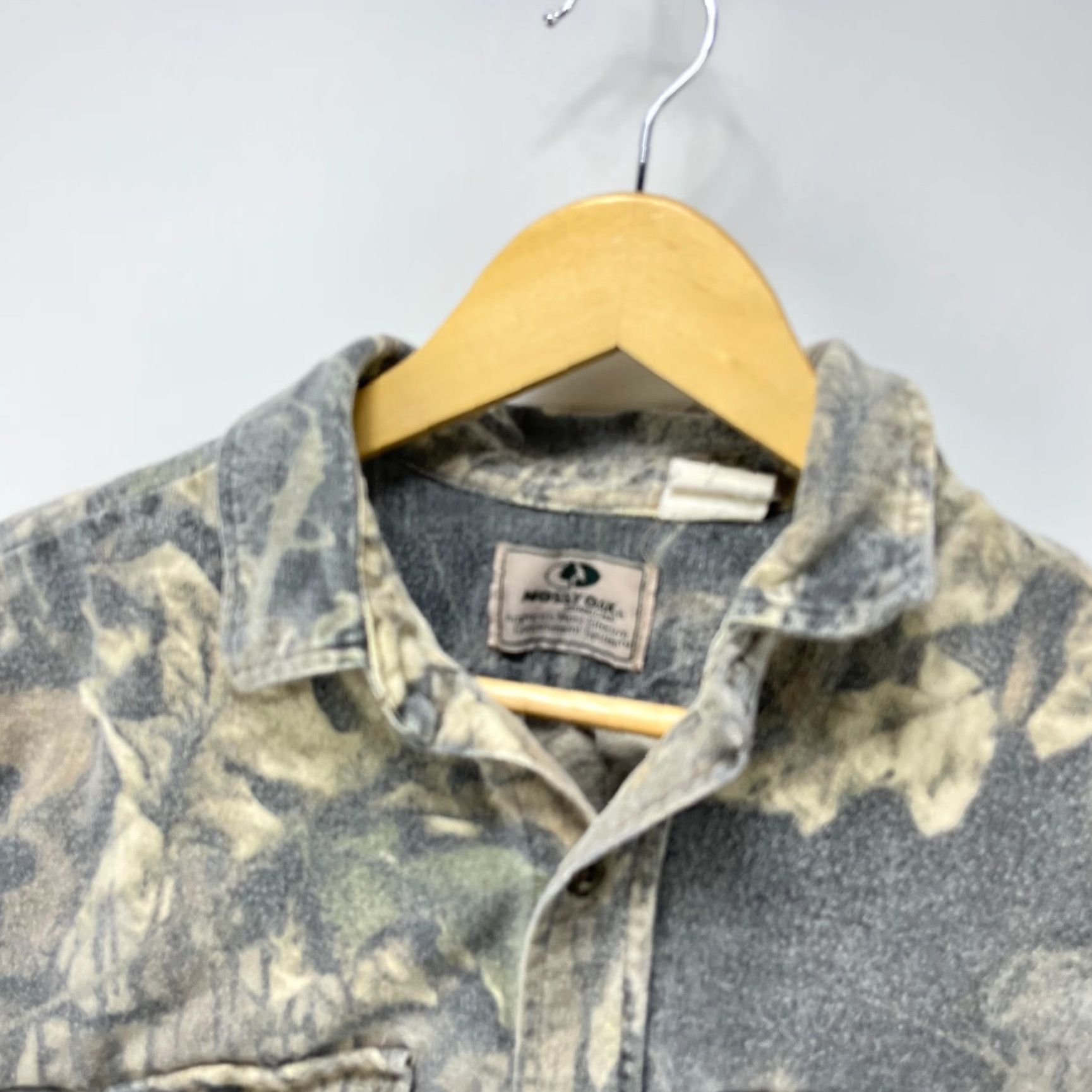 Vintage VINTAGE Sun Faded Realtree Camo Mossy Oak Button-Up Long Sleeve Shirt M Green Mens 90s Size US M / EU 48-50 / 2 - 3 Thumbnail