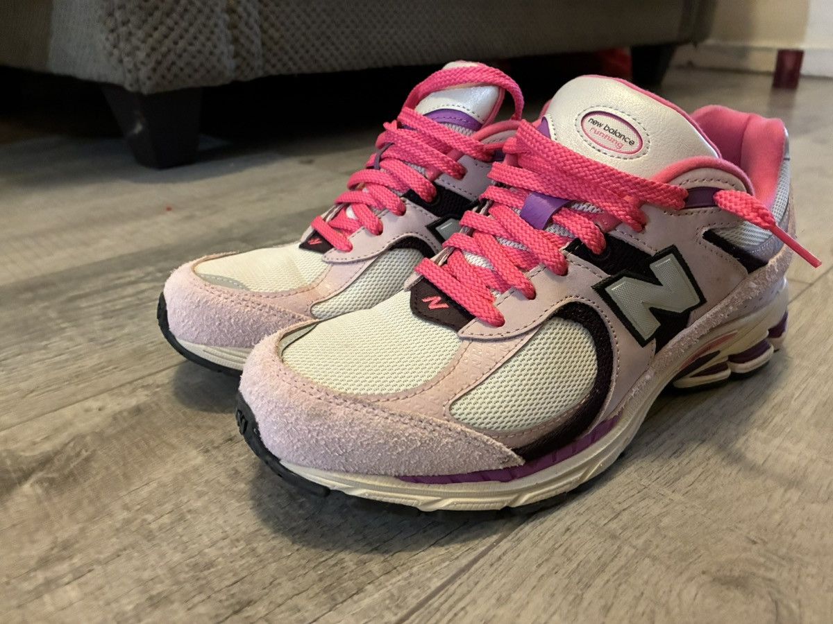 New Balance New balance 2002r Size US 9 / EU 42 - 2 Thumbnail