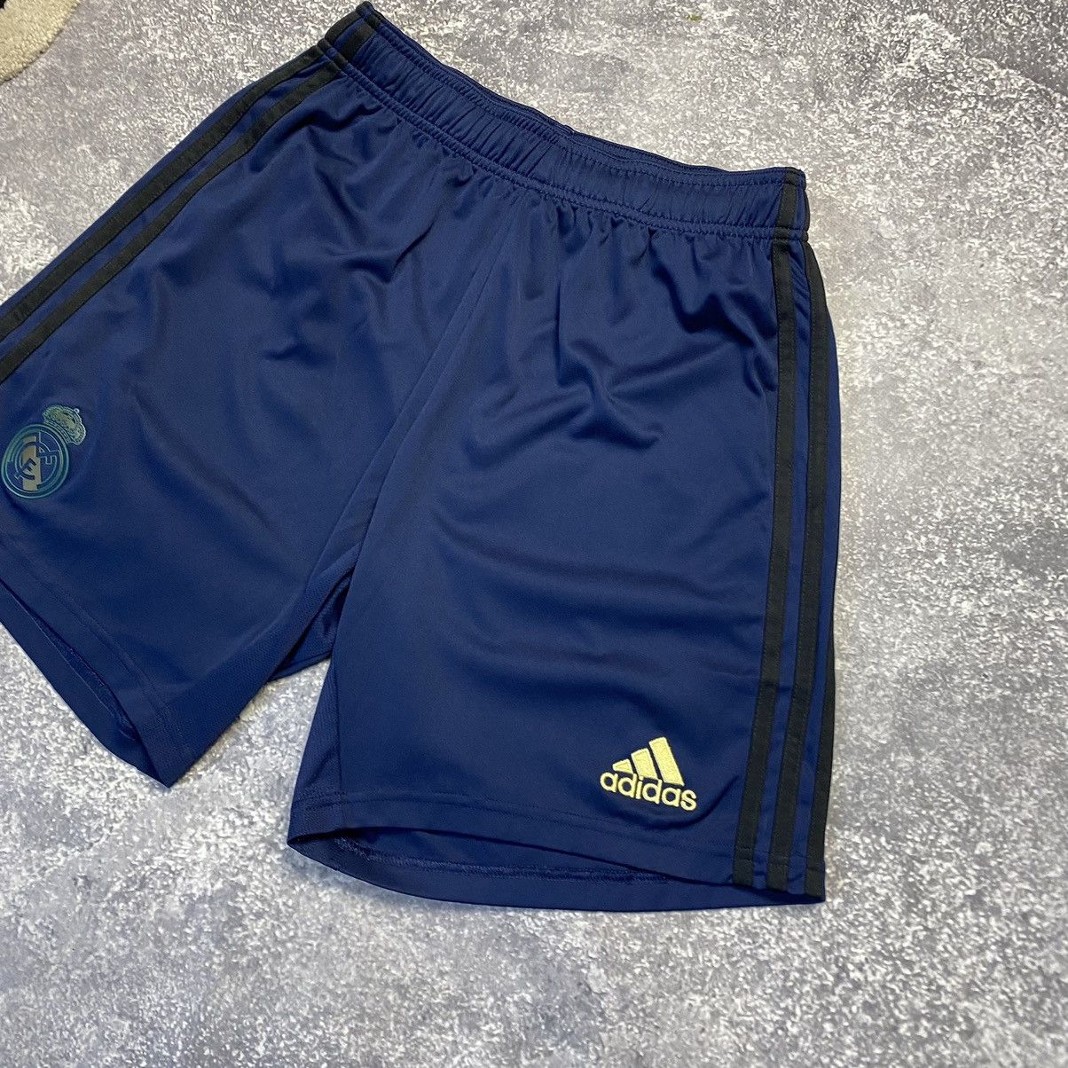 Adidas Vintage Adidas Fc Real Madrid Small logo team soccer shorts Size US 30 / EU 46 - 3 Thumbnail