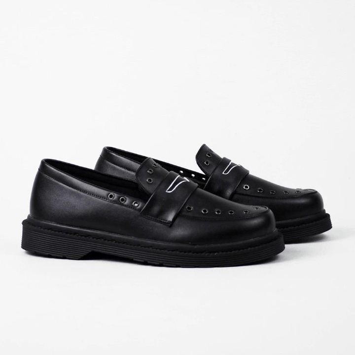 Simple Shoes Warton Leather Loafer Black Unisex Size US 11 / EU 44 - 1 Thumbnail