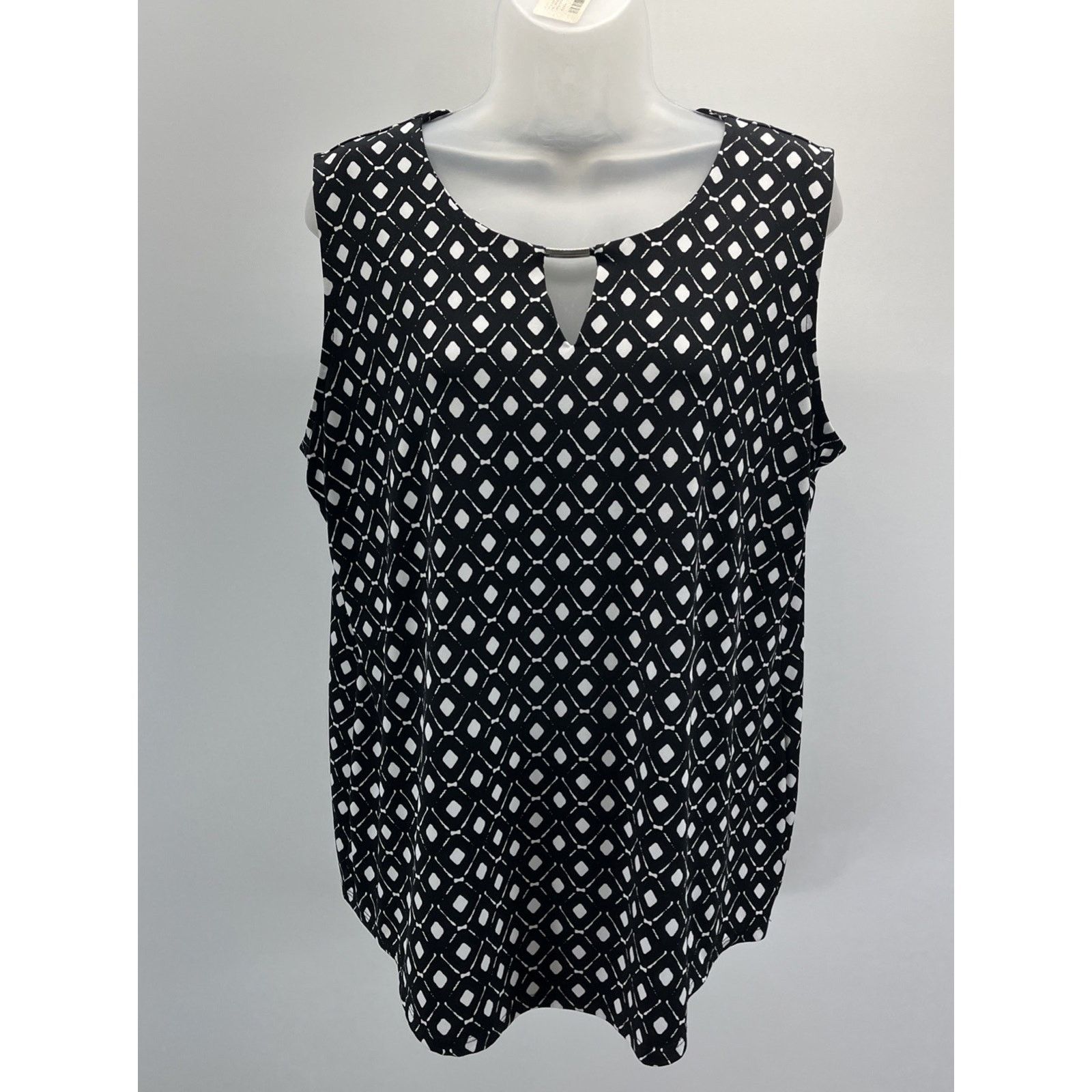 Chicos Chico's Black White Diamond Pattern Keyhole Tank Top Sz 2 Size XS / US 0-2 / IT 36-38 - 1 Thumbnail