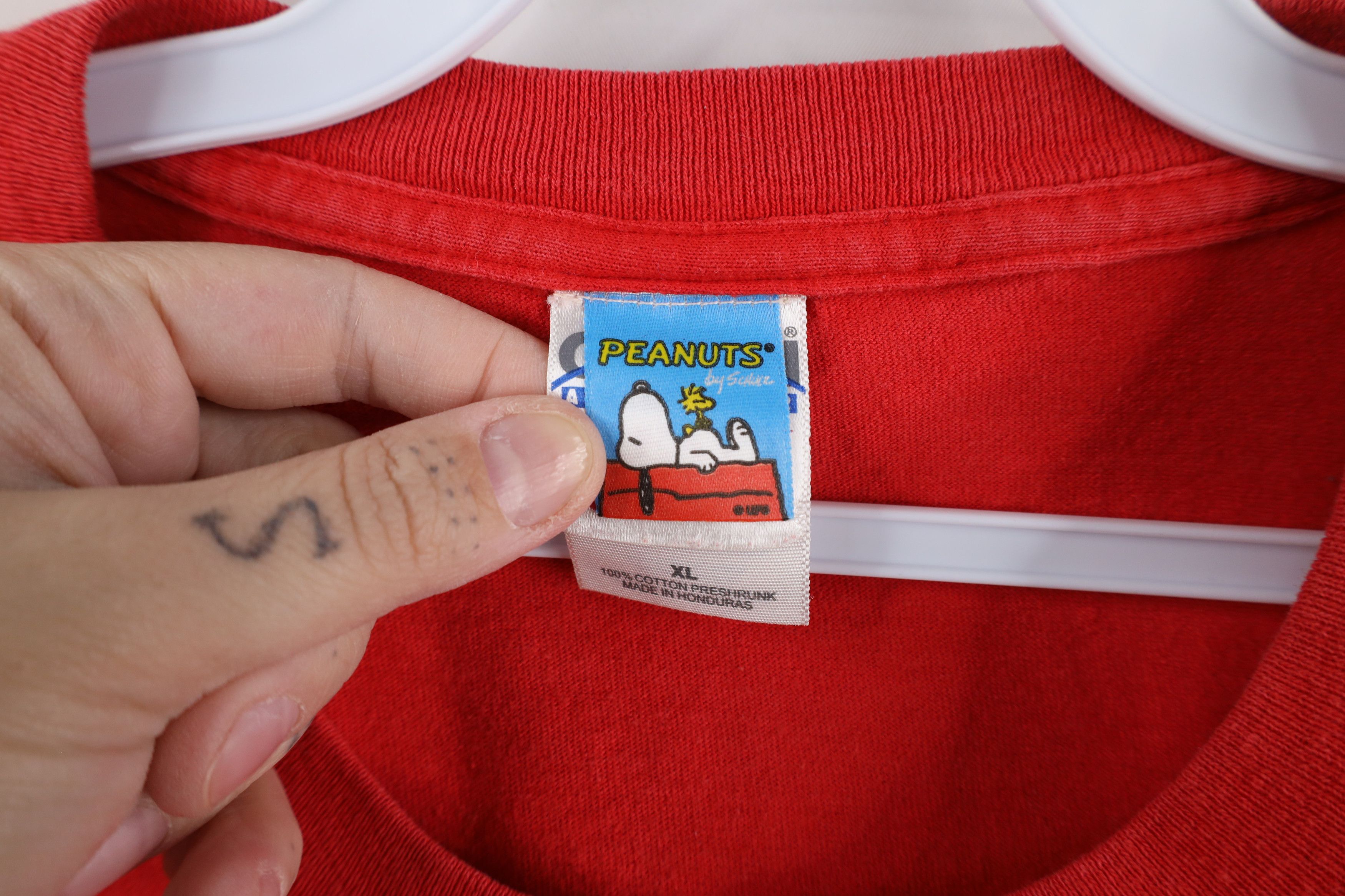 Vintage Vintage Peanuts Woodstock Christmas T-Shirt Red Cotton Size US XL / EU 56 / 4 - 7 Thumbnail