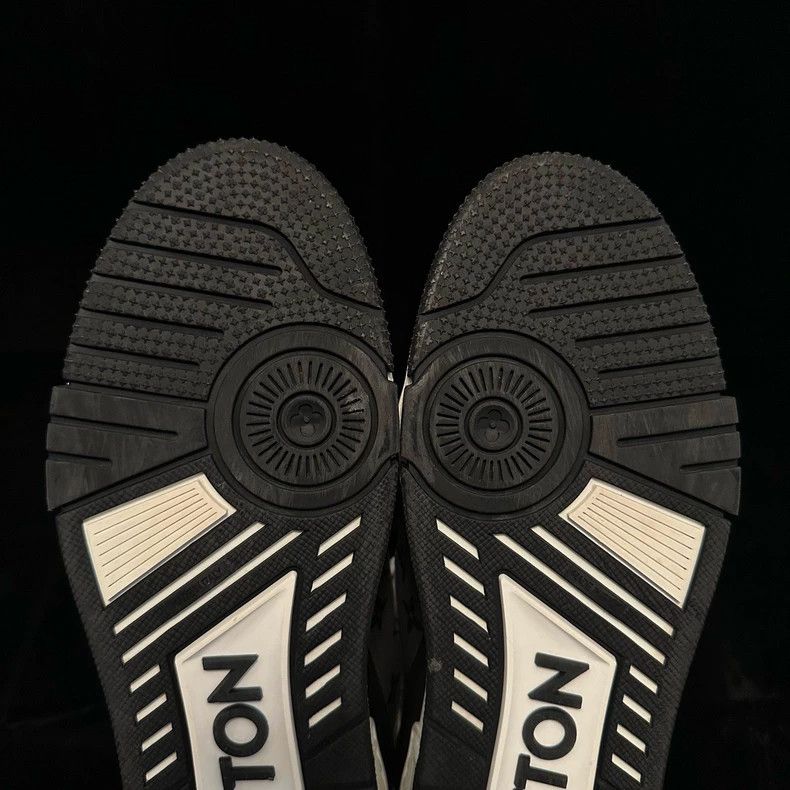 Louis Vuitton Louis Vuitton Black and white embossed Trainer board shoes Size US 9.5 / EU 42-43 - 8 Thumbnail