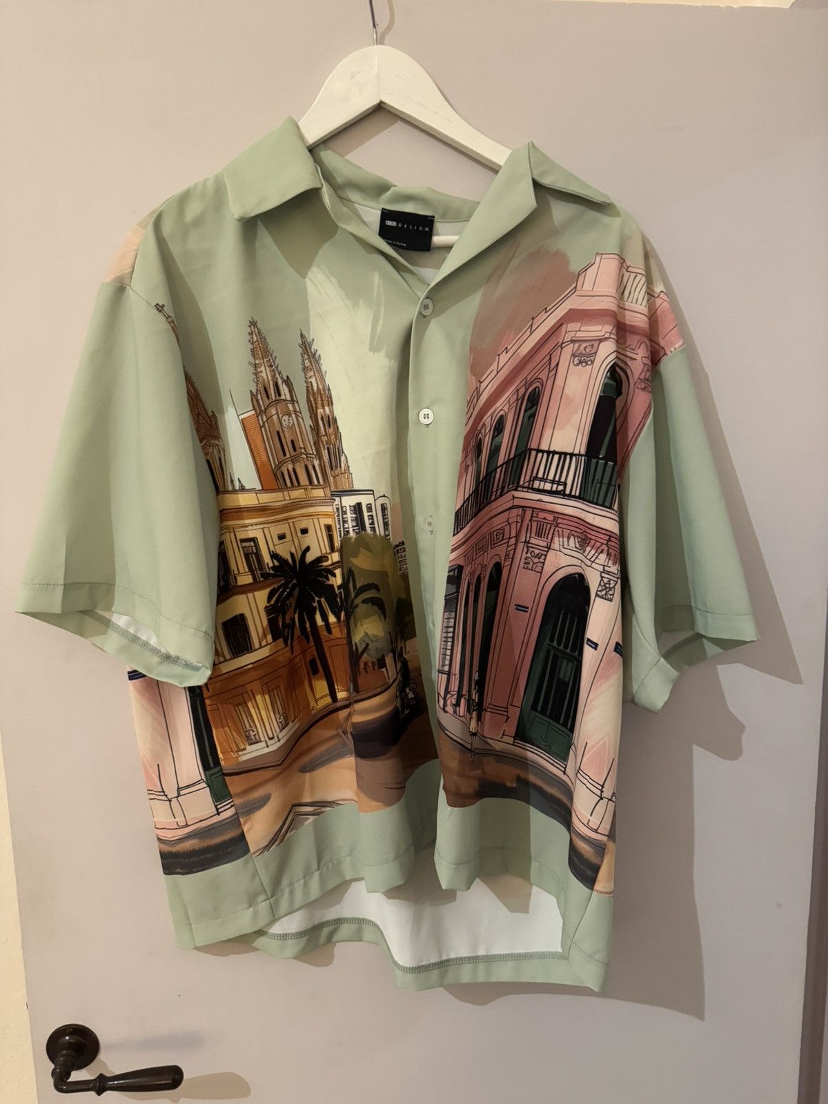Asos Green boxy oversized button up shirt with city print Size US L / EU 52-54 / 3 - 1 Thumbnail