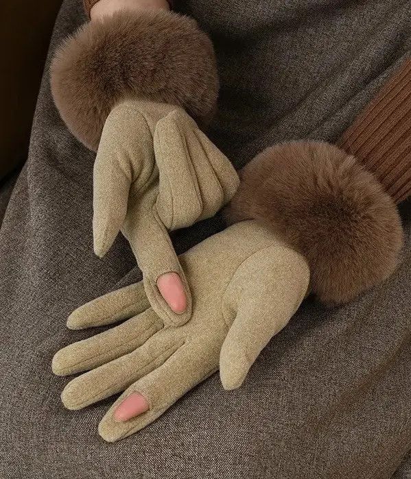 Japanese Brand Elegant Rabbit Fur Gloves Size ONE SIZE - 3 Thumbnail