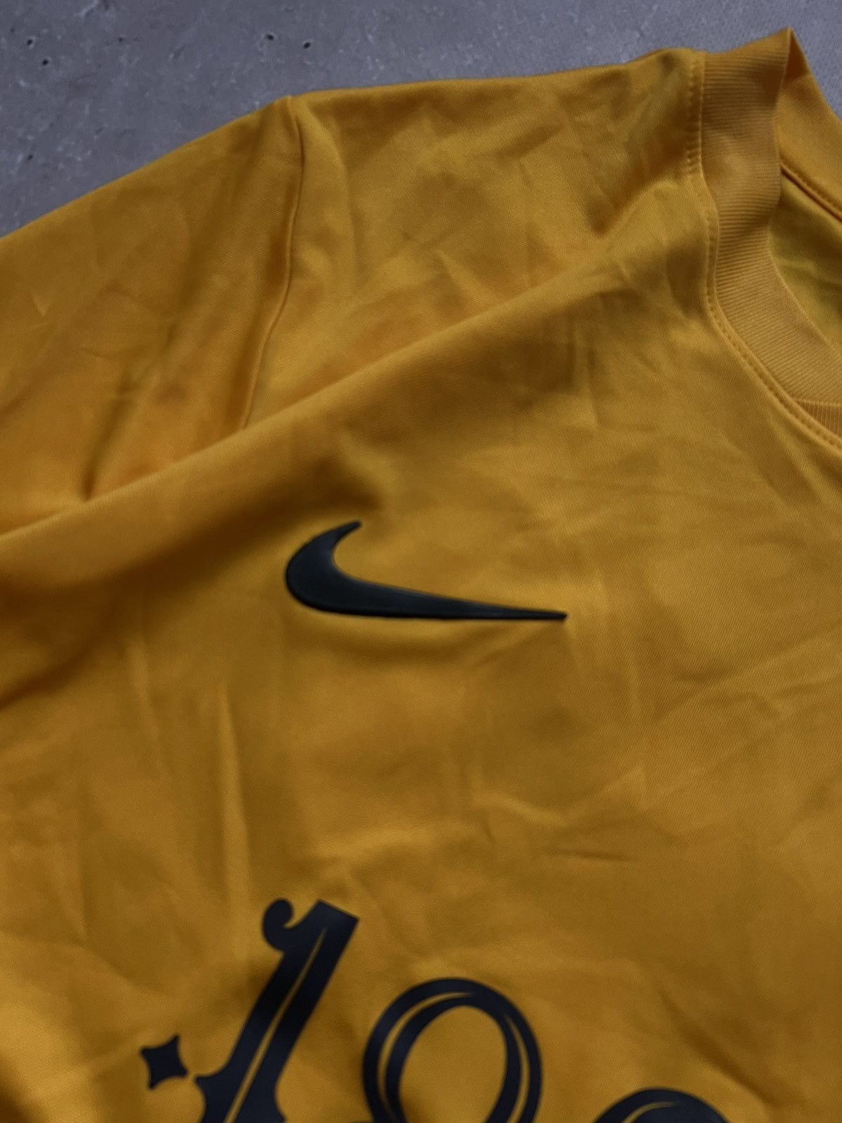 Nike Torquay United 2019-20 Nike t-shirt football jersey sz L #20 Size US L / EU 52-54 / 3 - 3 Thumbnail