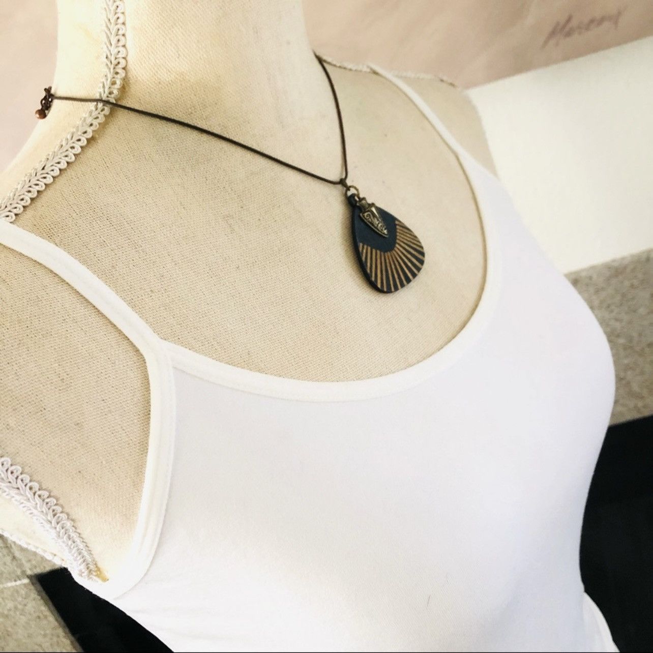 Vintage Boho style arrowhead charm wood disc pendant necklace Size ONE SIZE - 2 Thumbnail