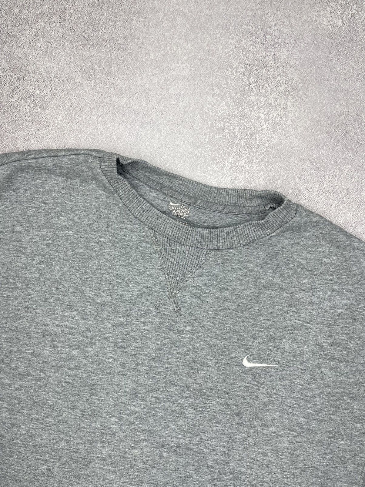 Nike × Nike ACG × Vintage Vintage Nike Basic Grey Crewneck Sweatshirt Small Logo Y2K Size US L / EU 52-54 / 3 - 5 Thumbnail