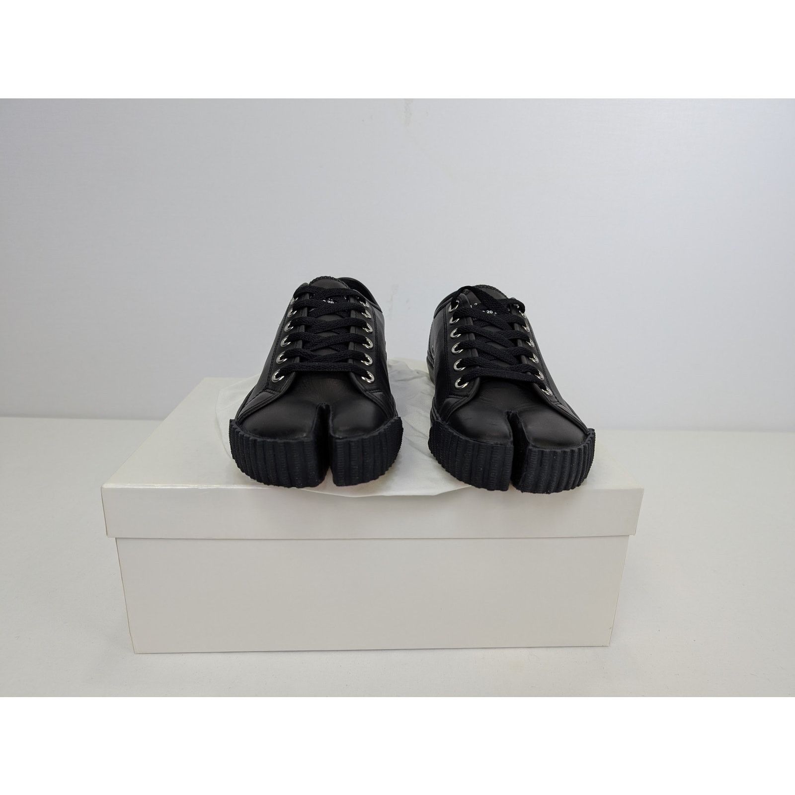 Maison Margiela o1rshd1 Q:2 / Tabi Low-top sneakers in Black/Beige Size US 11 / EU 44 - 16 Thumbnail