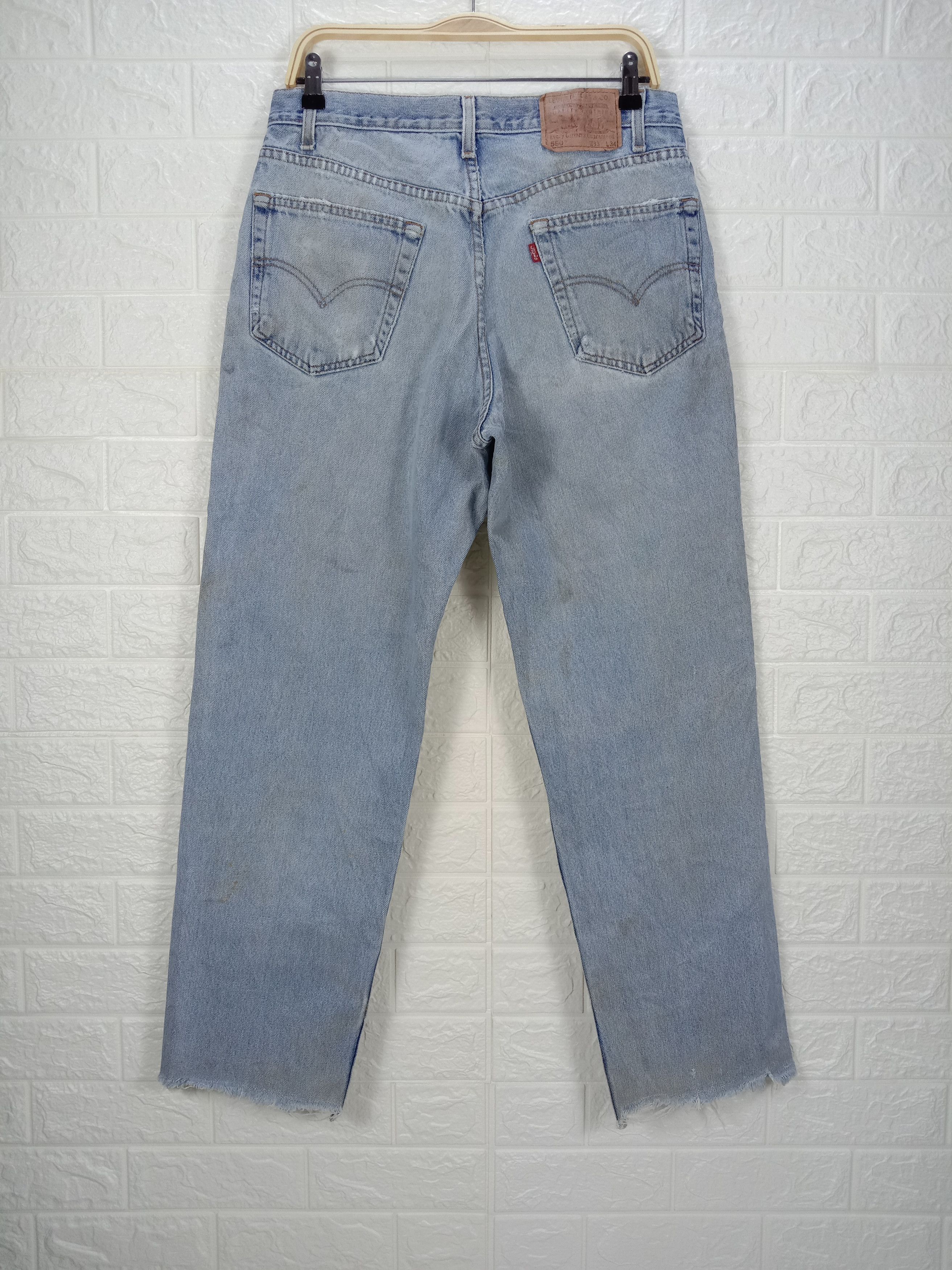 Levi's Vintage Levi's 550 Jeans Light Wash Distressed Denim Size US 32 / EU 48 - 5 Thumbnail