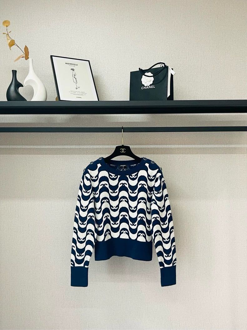 Chanel Chanel Blue and white full logo wavy long-sleeved cashmere Size XS / US 0-2 / IT 36-38 - 1 Thumbnail