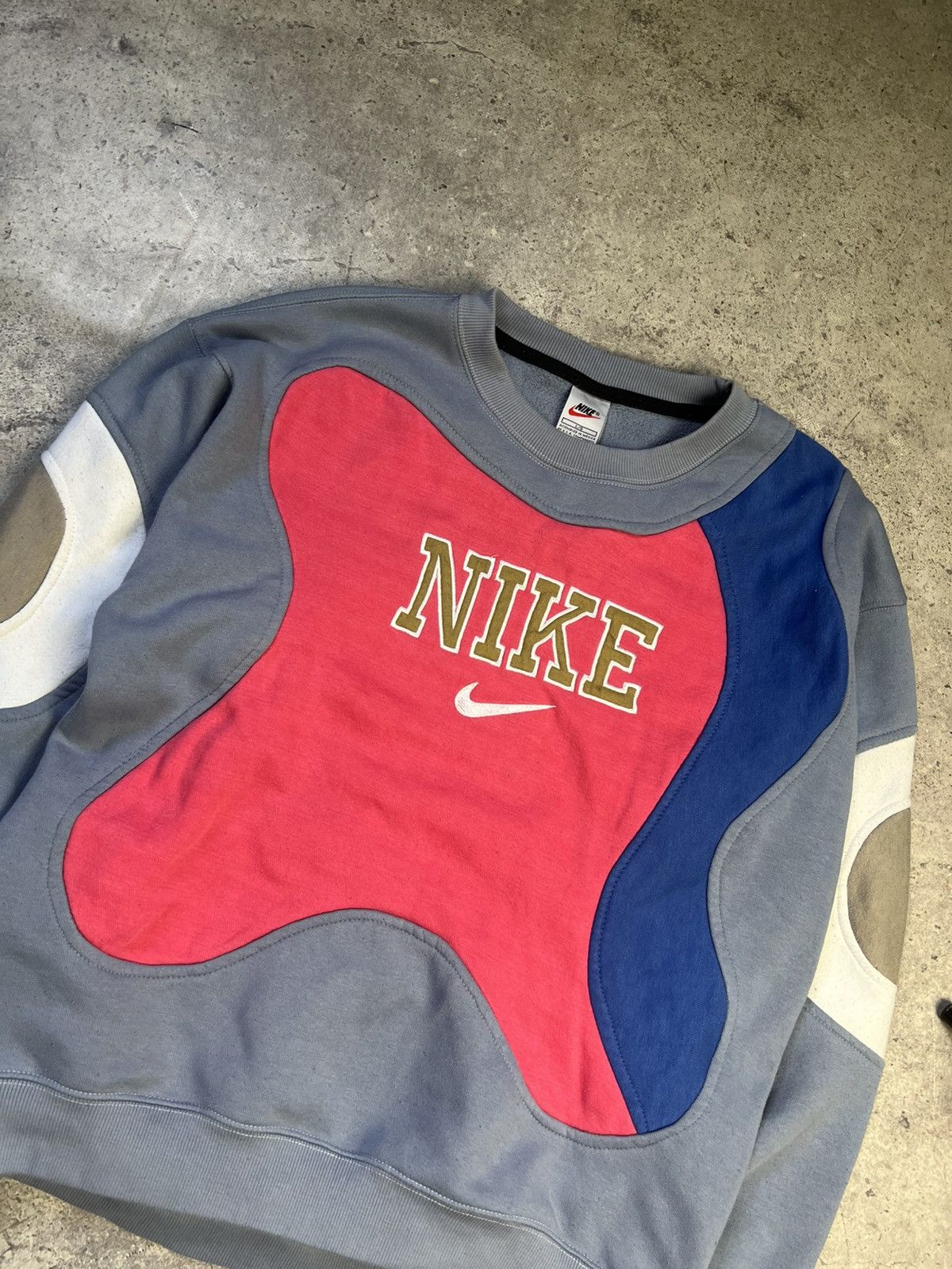 Nike Swoosh Nike Vintage Sweatshirt Y2K Style Oversized Baggy Size US L / EU 52-54 / 3 - 3 Thumbnail